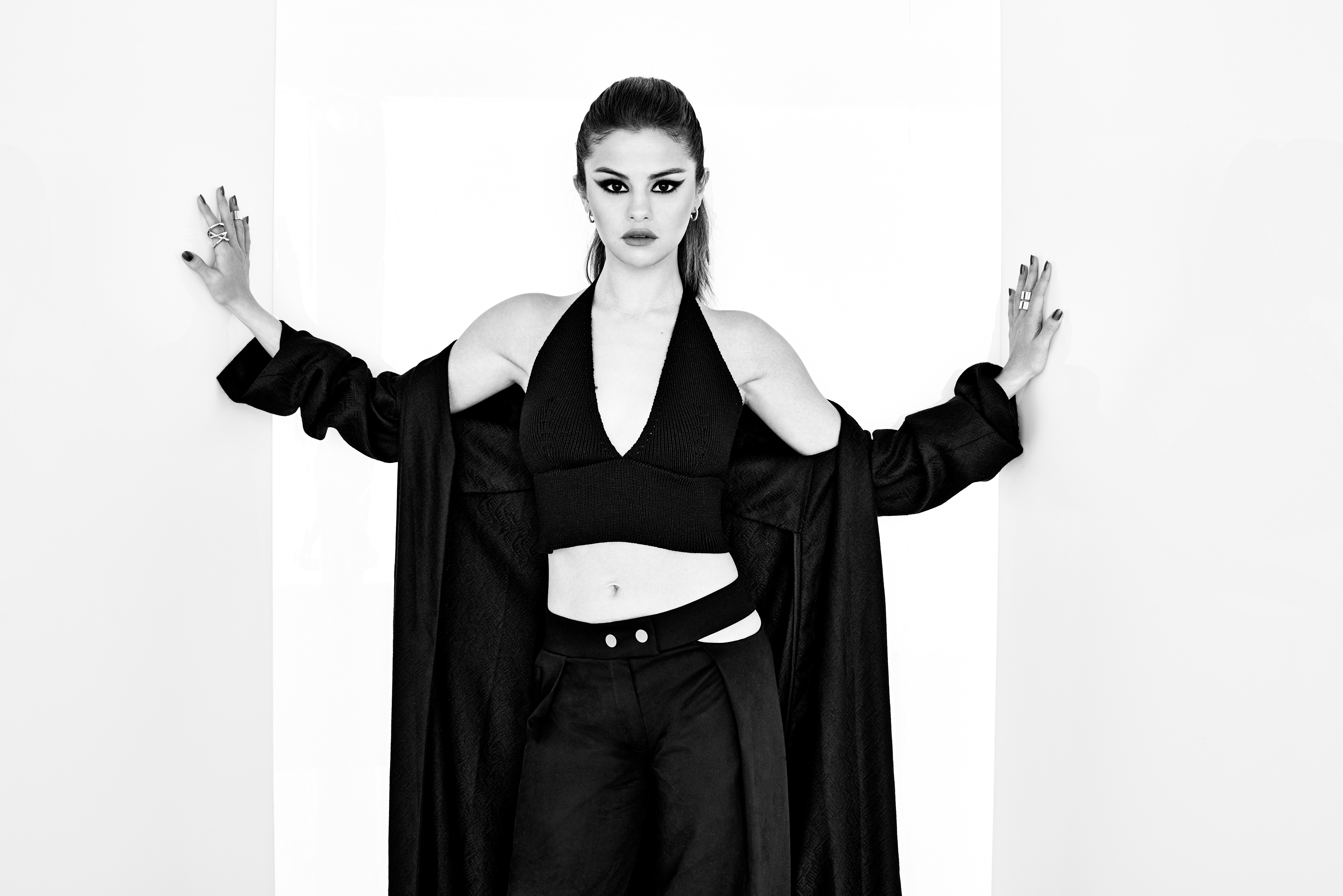 Selena Gomez in black outfit HD Wallpaper