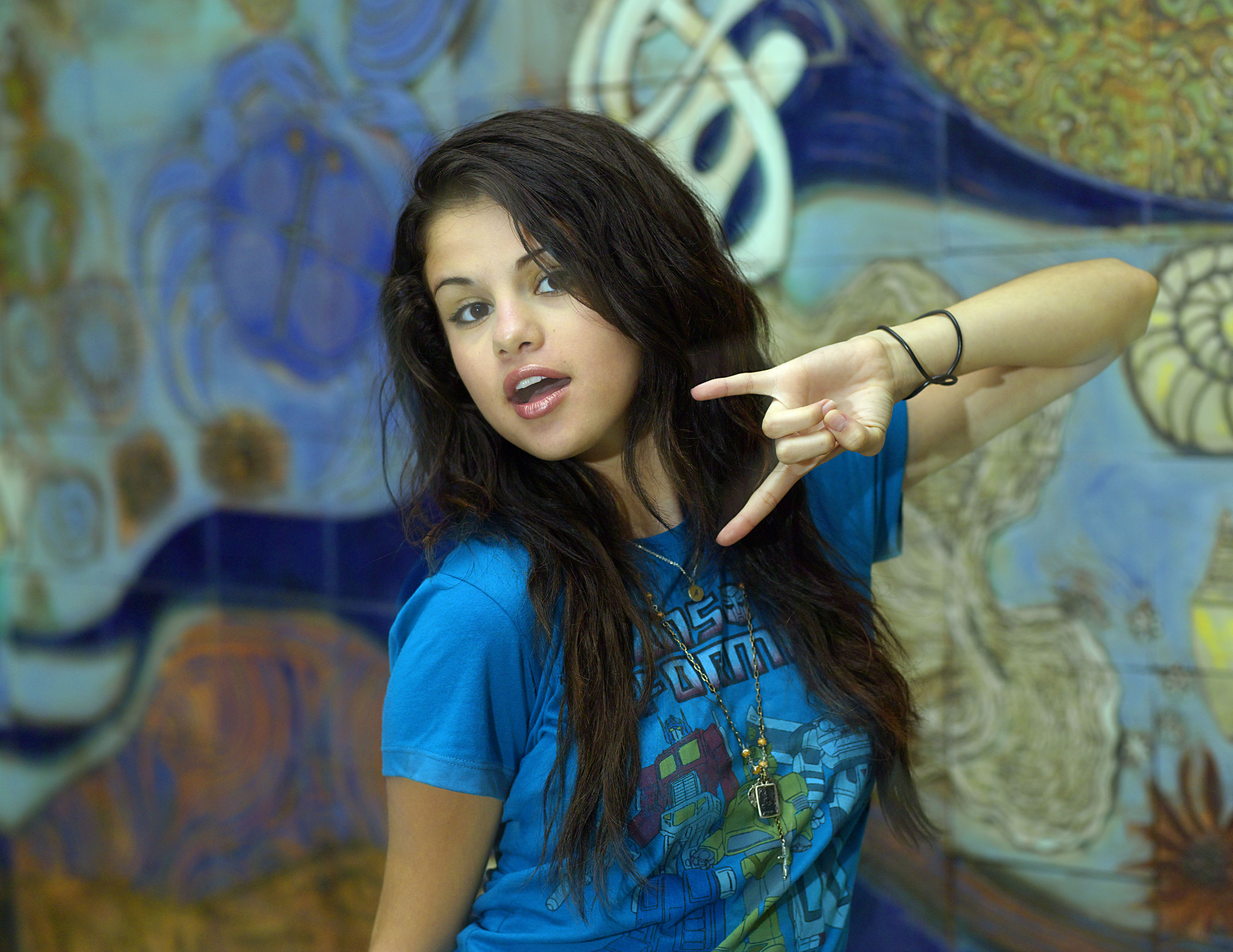 Selena Gomez HD Wallpaper