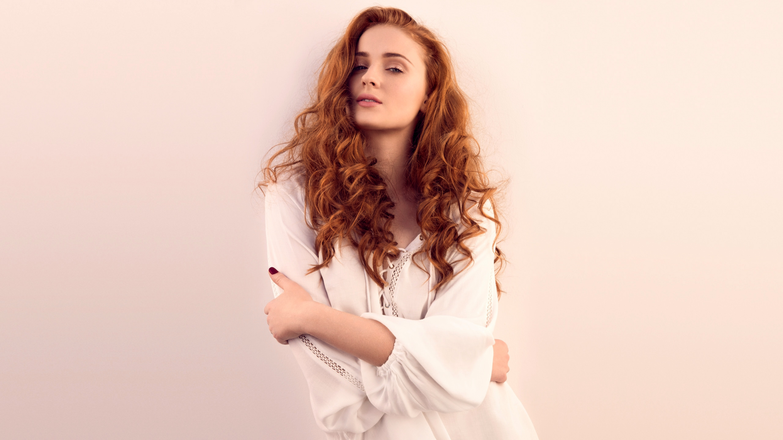 Sophie Turner with long curly red hair HD Wallpaper