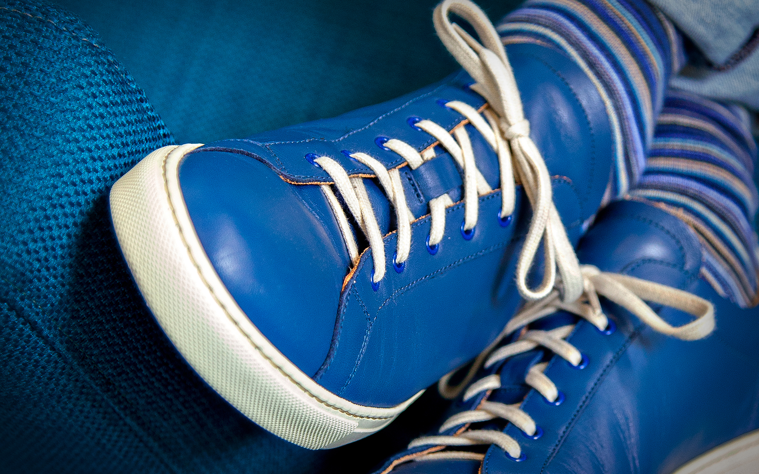 Blue leather sneakers with white laces and striped socks HD Wallpaper