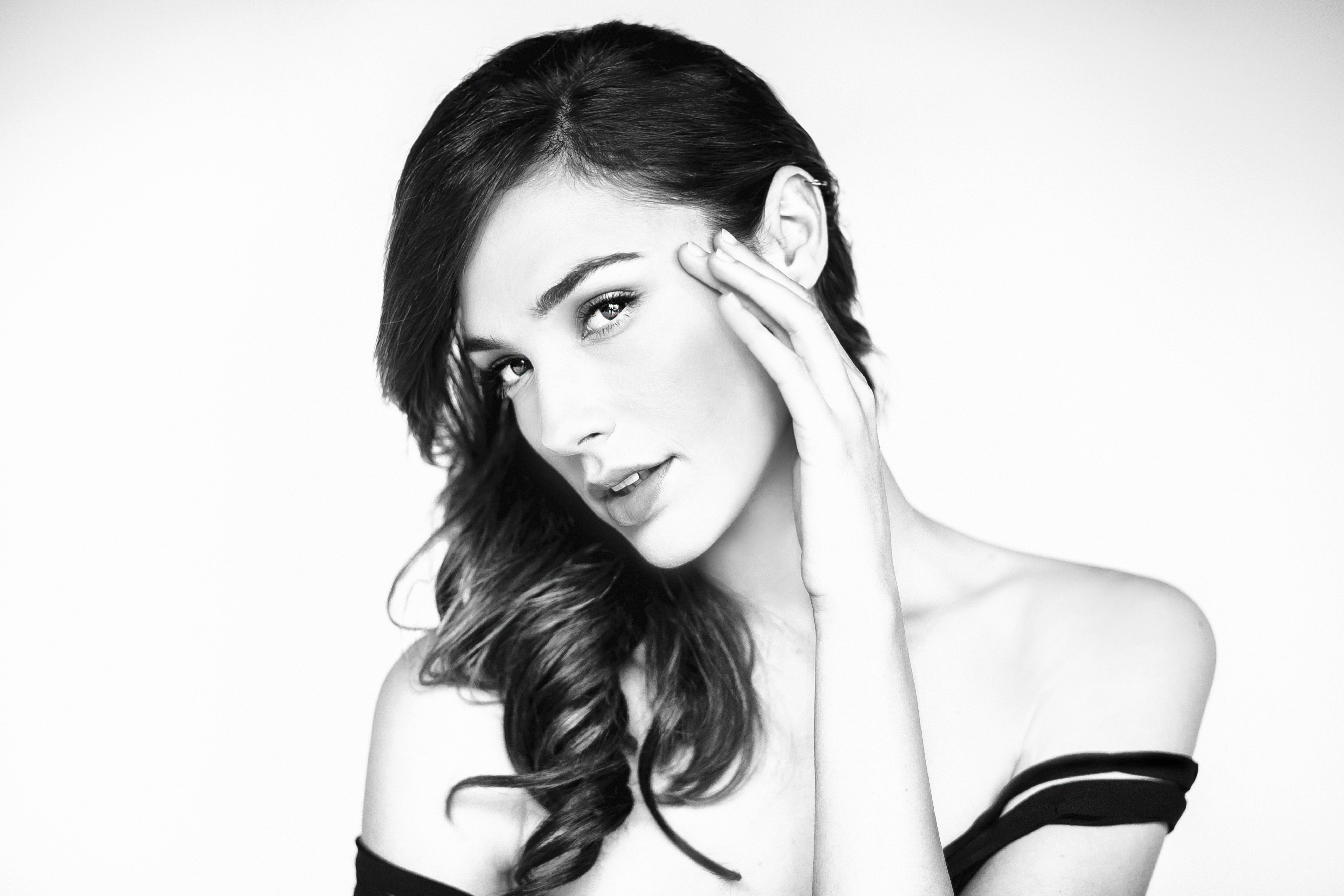Gal Gadot HD Wallpaper