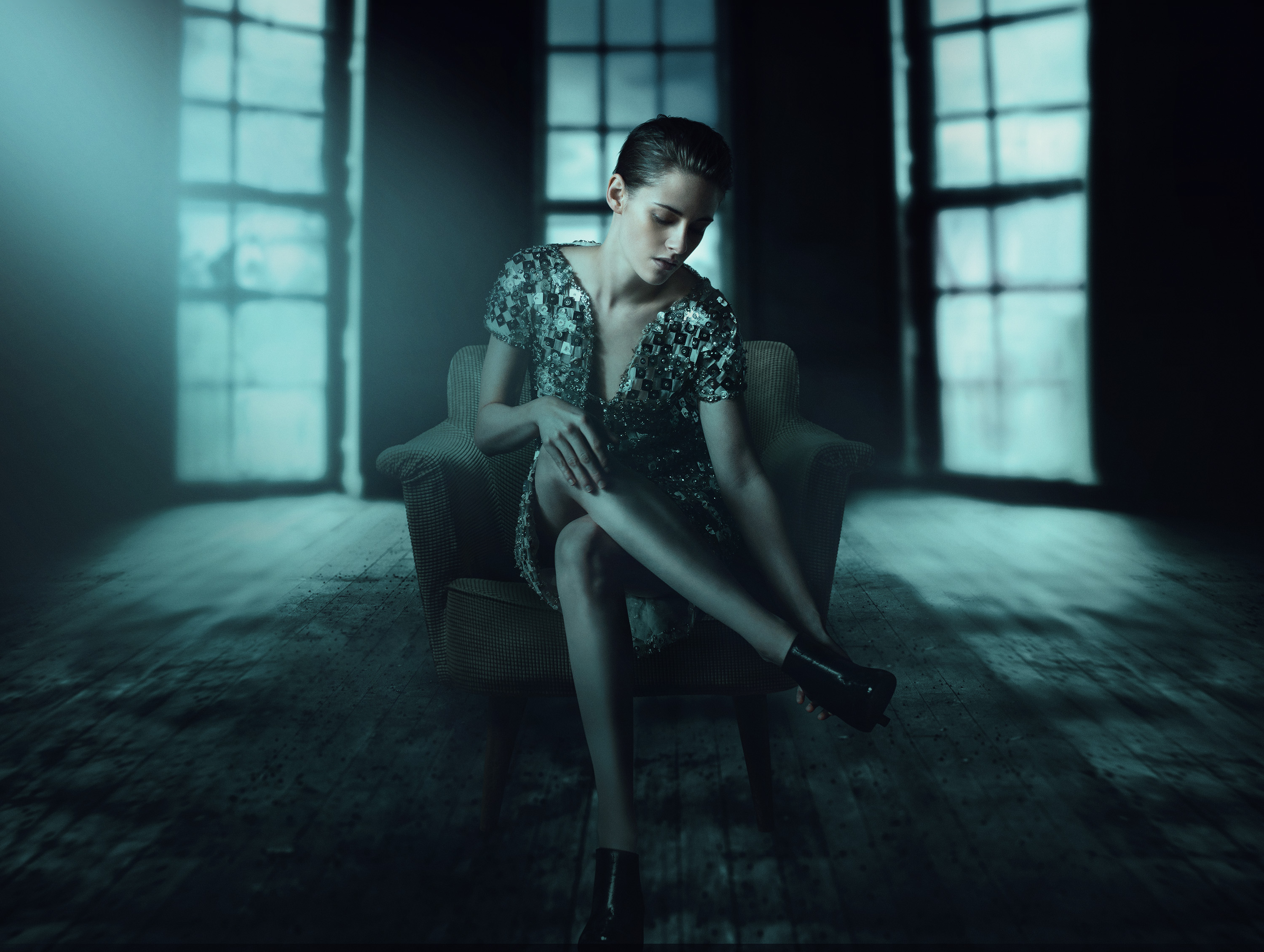 Kristen Stewart in a sequined dress sitting in a chair HD Wallpaper