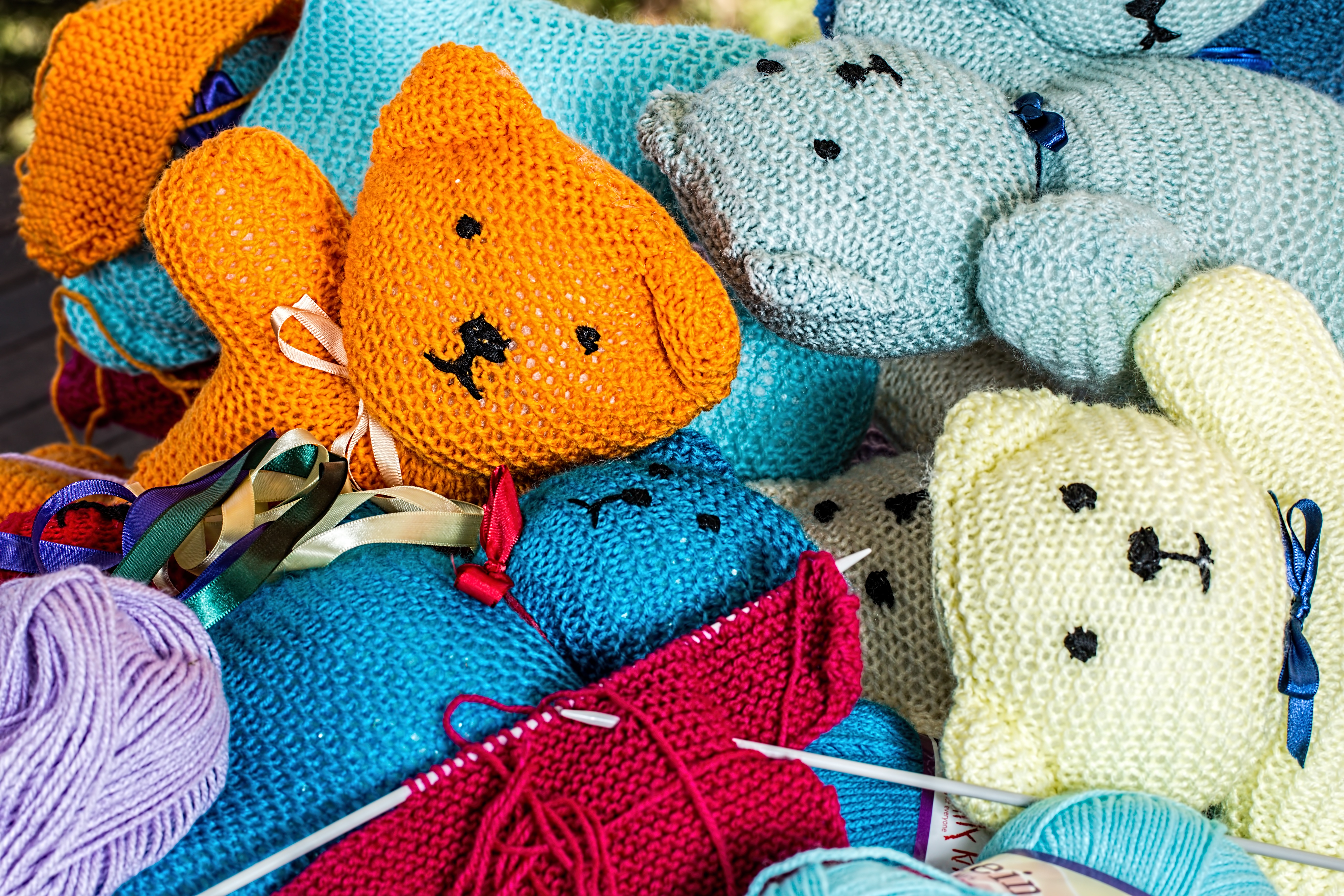 Knitted Toys and Yarn HD Wallpaper