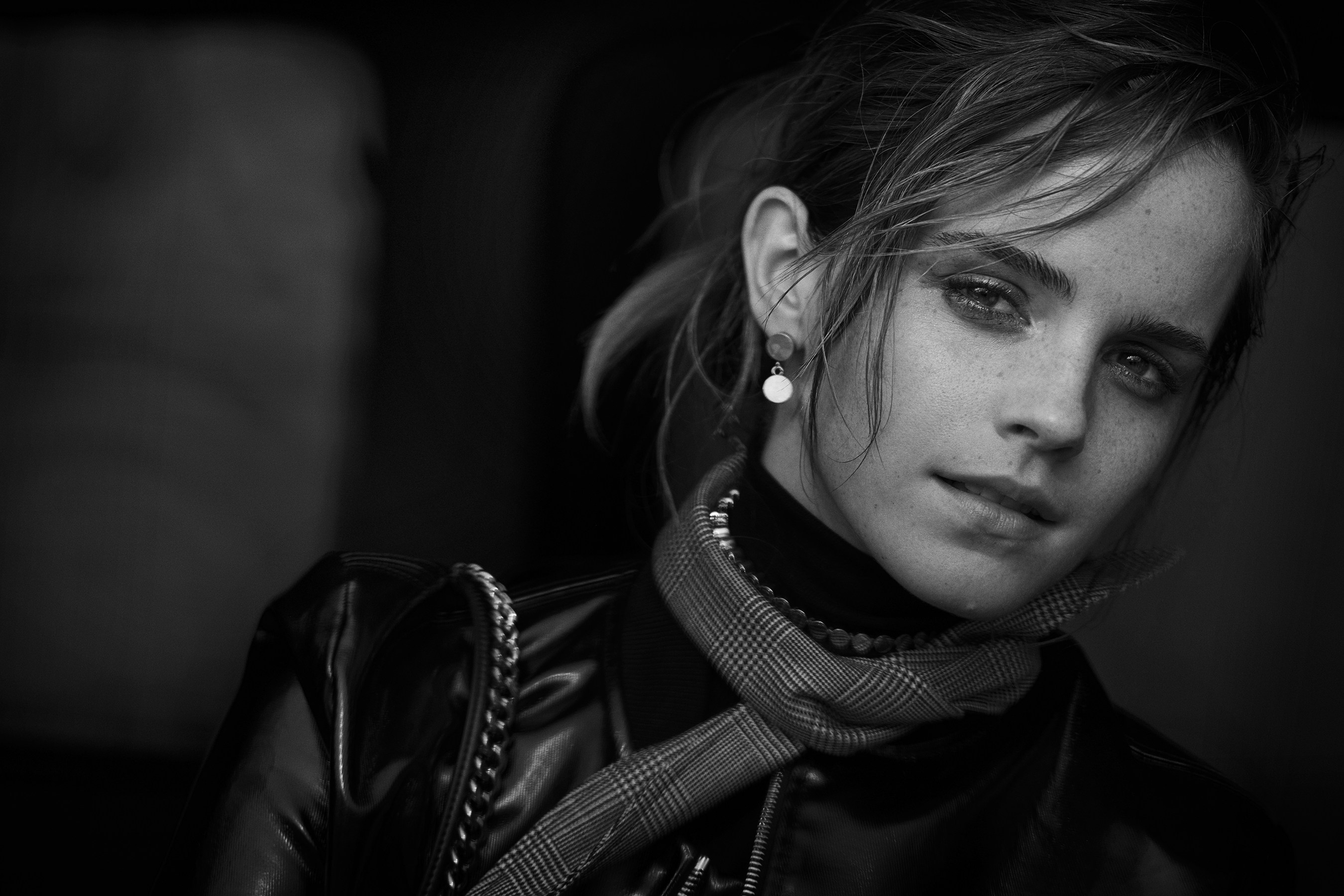 Emma Watson in Black and White HD Wallpaper
