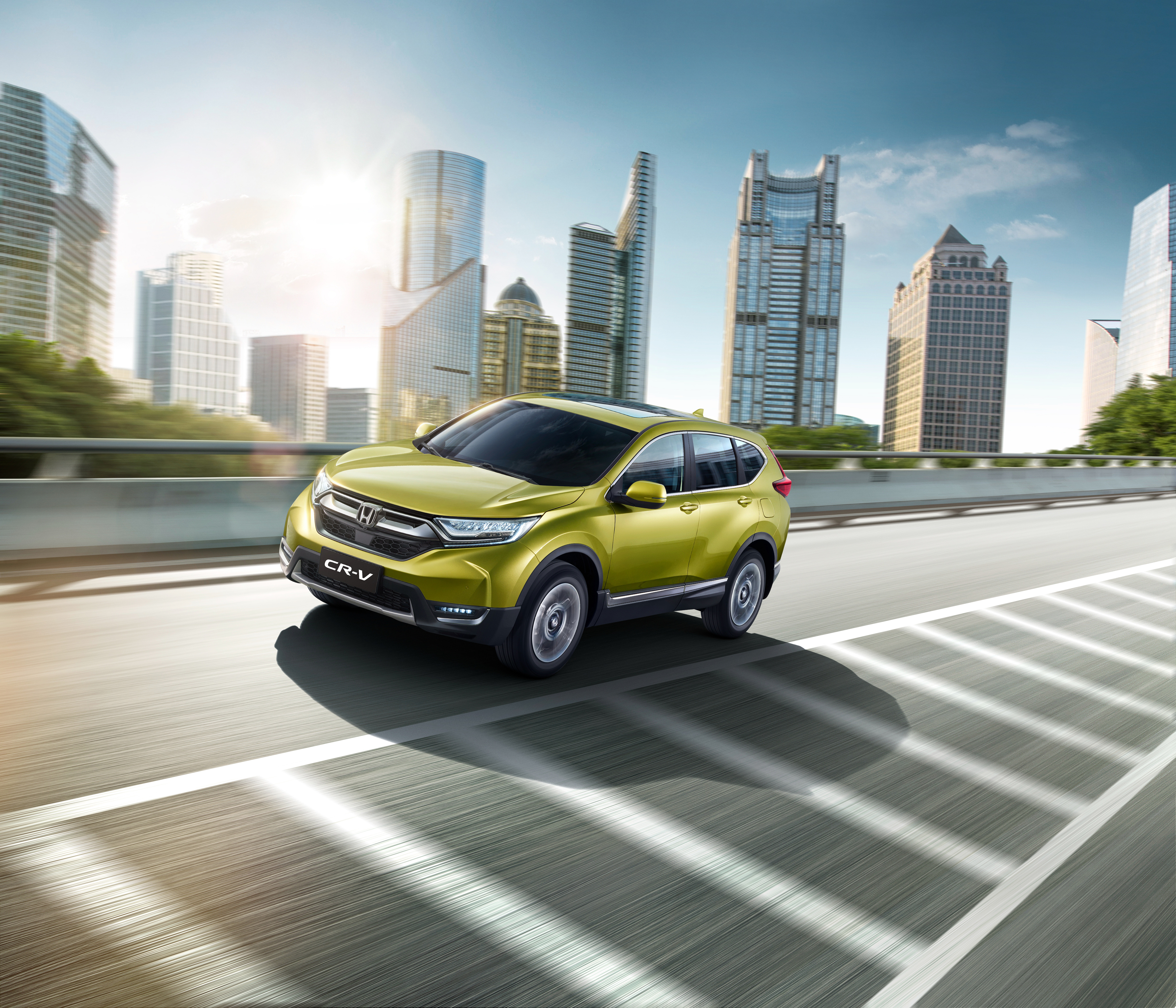 4K Honda CR-V driving on a highway HD Wallpaper