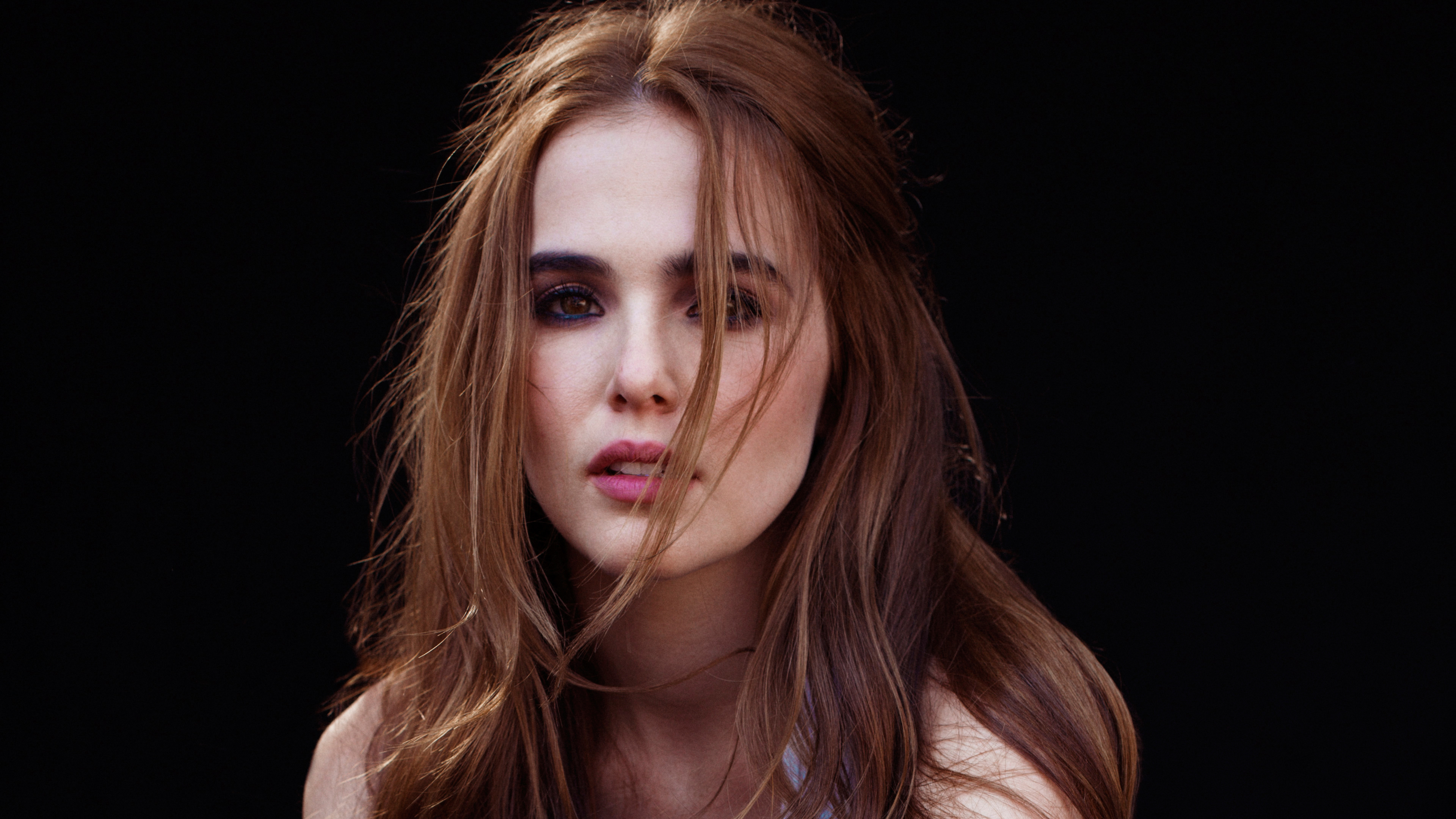 Zoey Deutch 4K HD Wallpaper