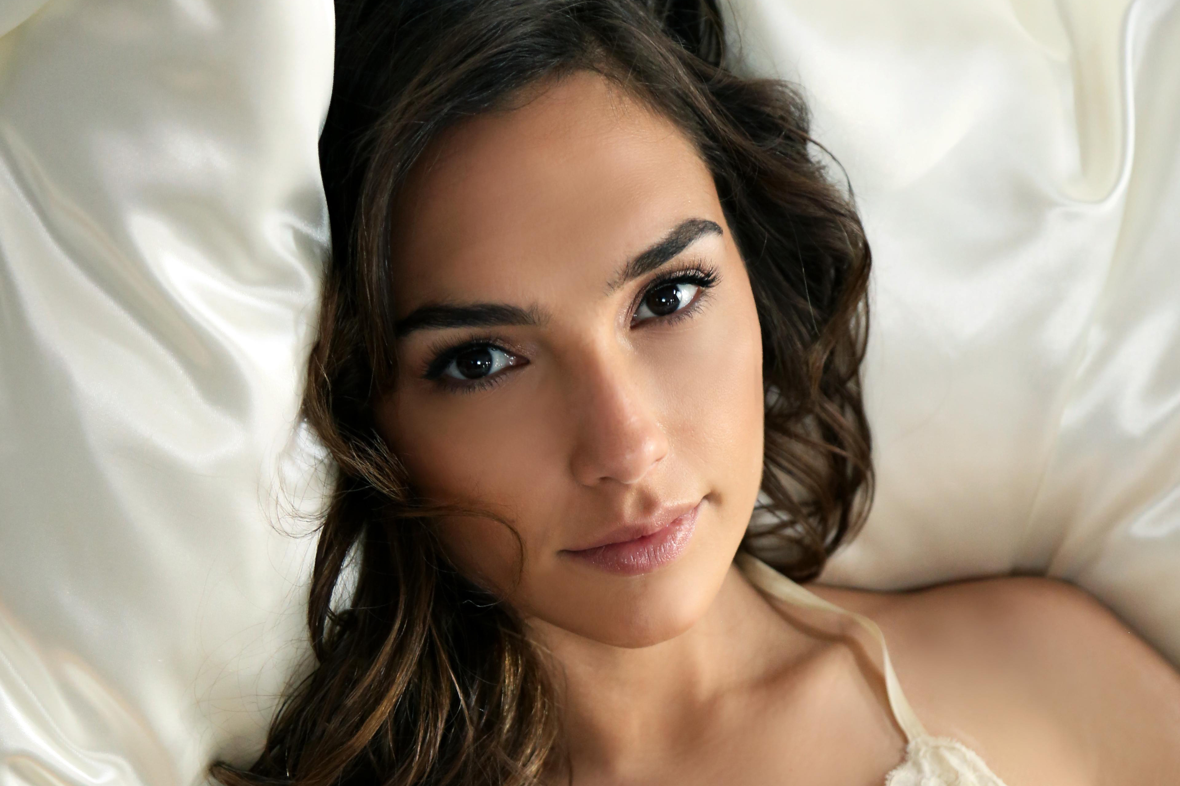 Gal Gadot HD Wallpaper