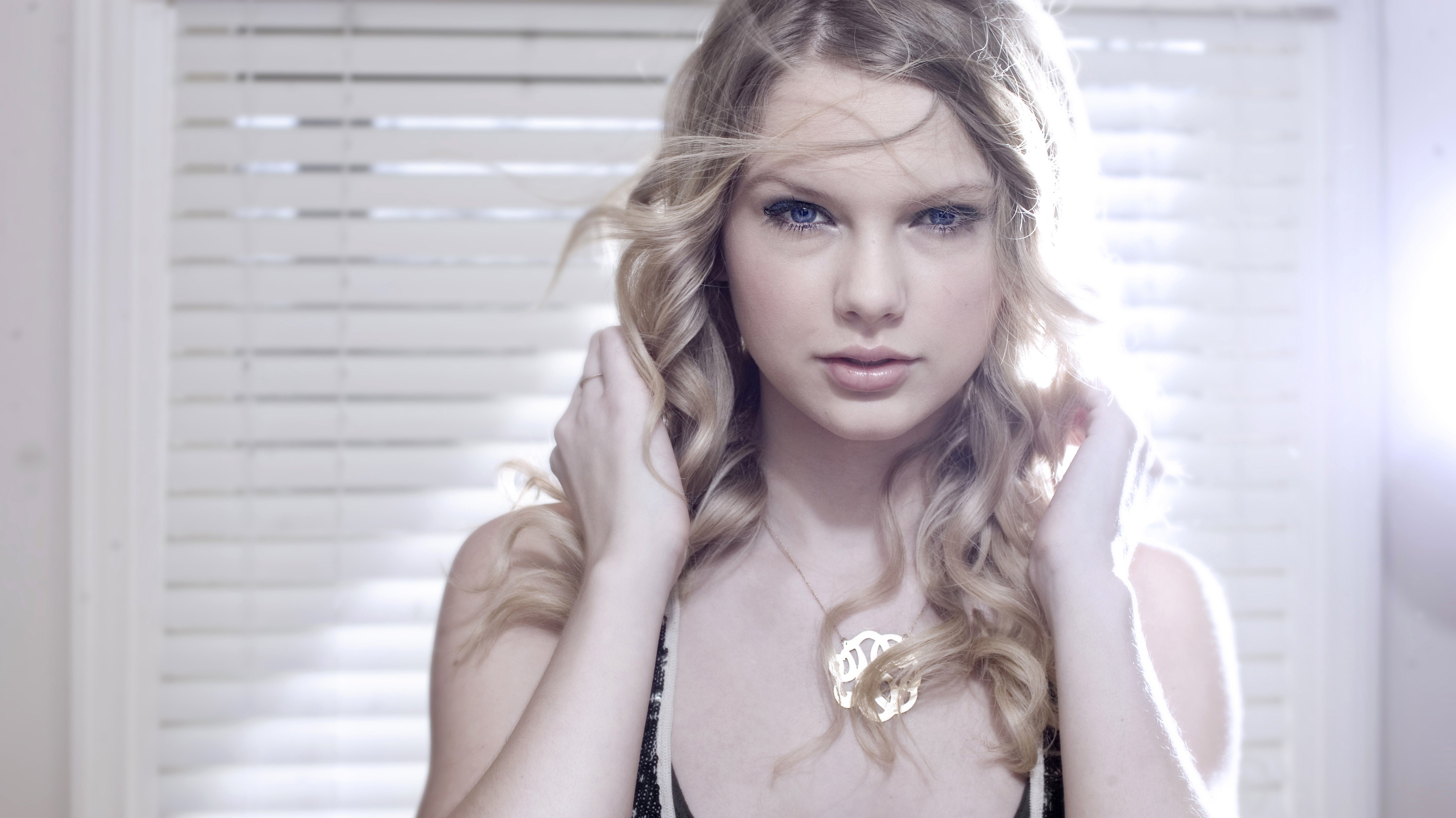 Taylor Swift HD Wallpaper