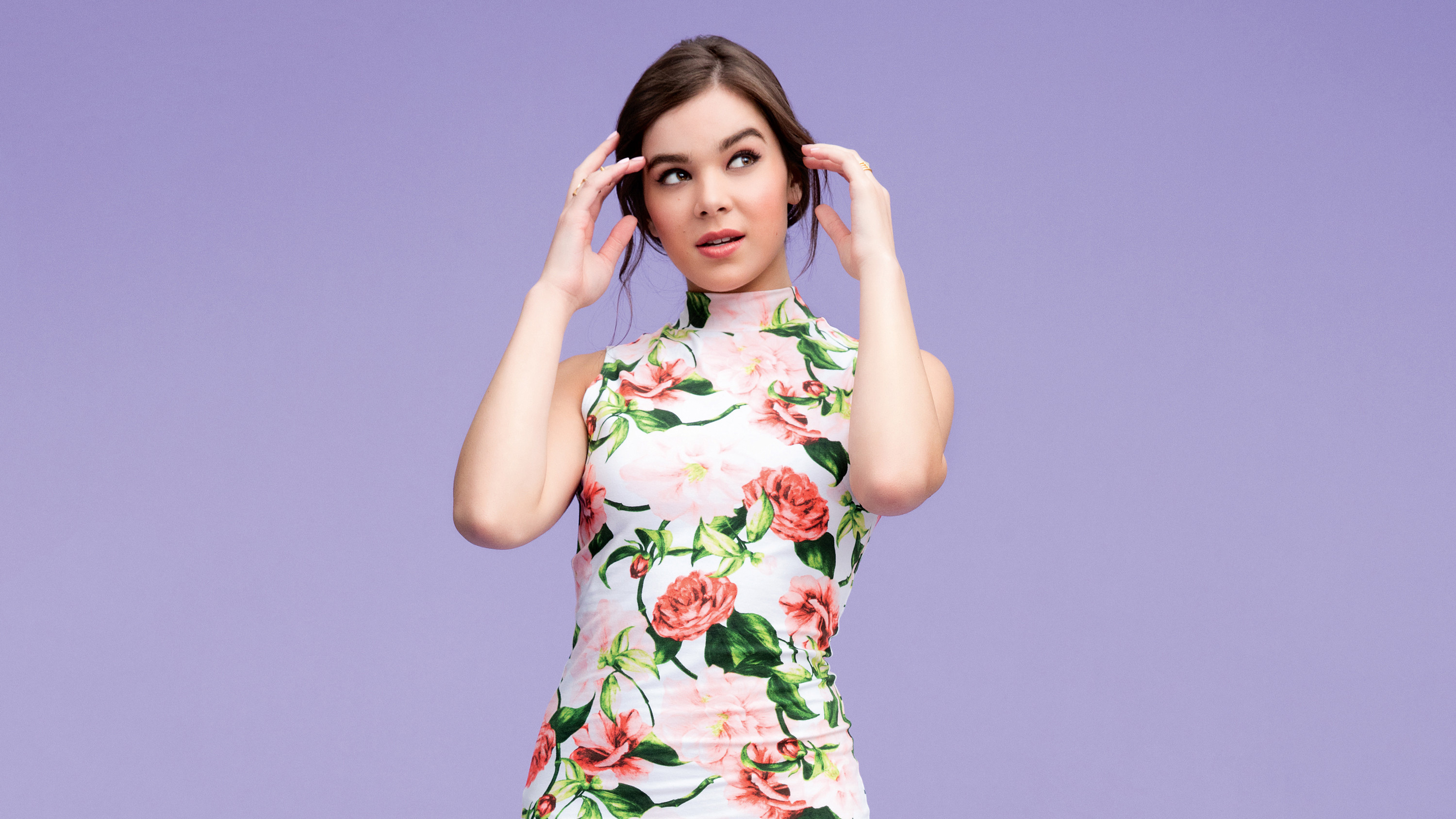 Hailee Steinfeld in floral dress HD Wallpaper