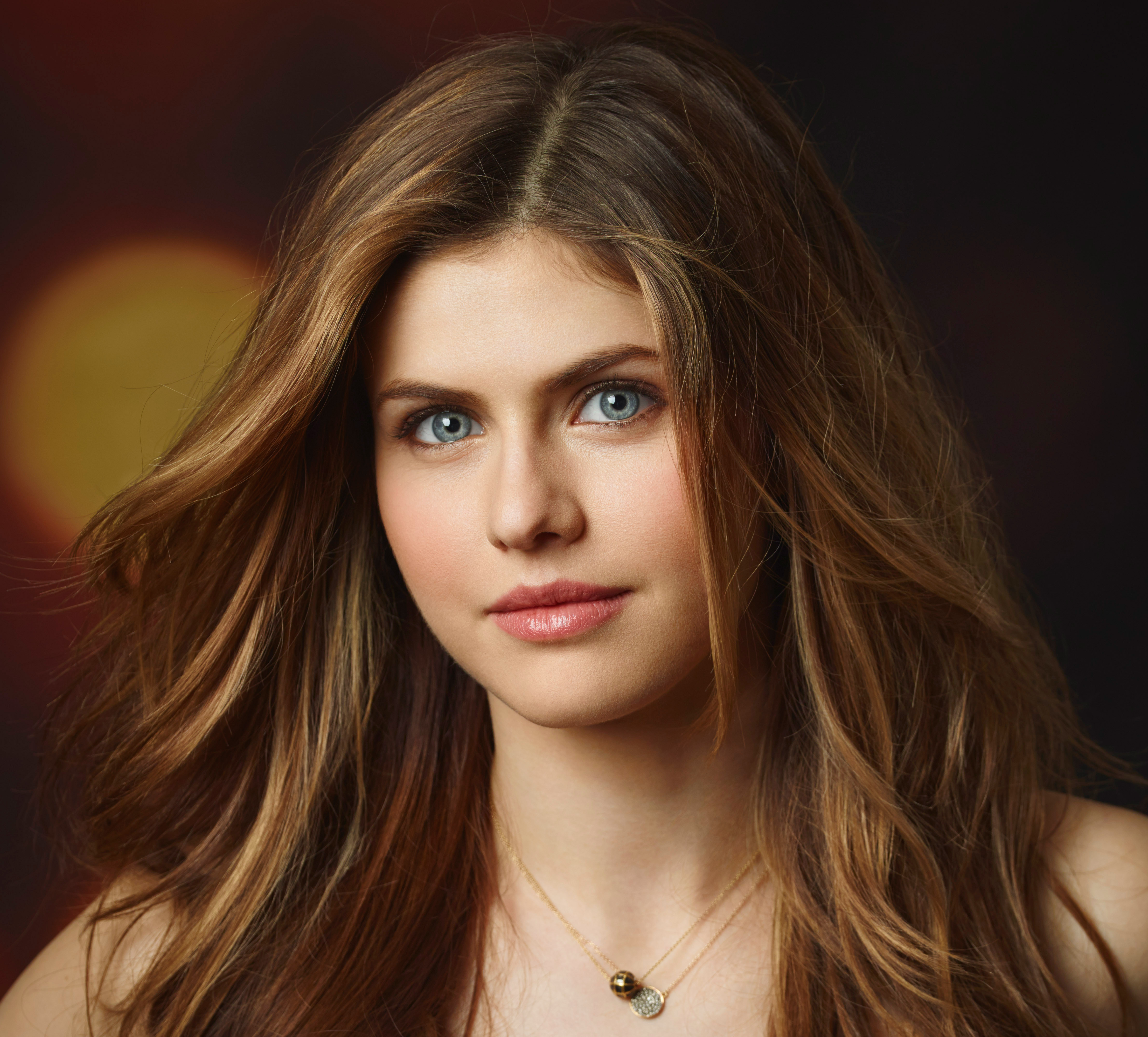 Alexandra Daddario HD Wallpaper