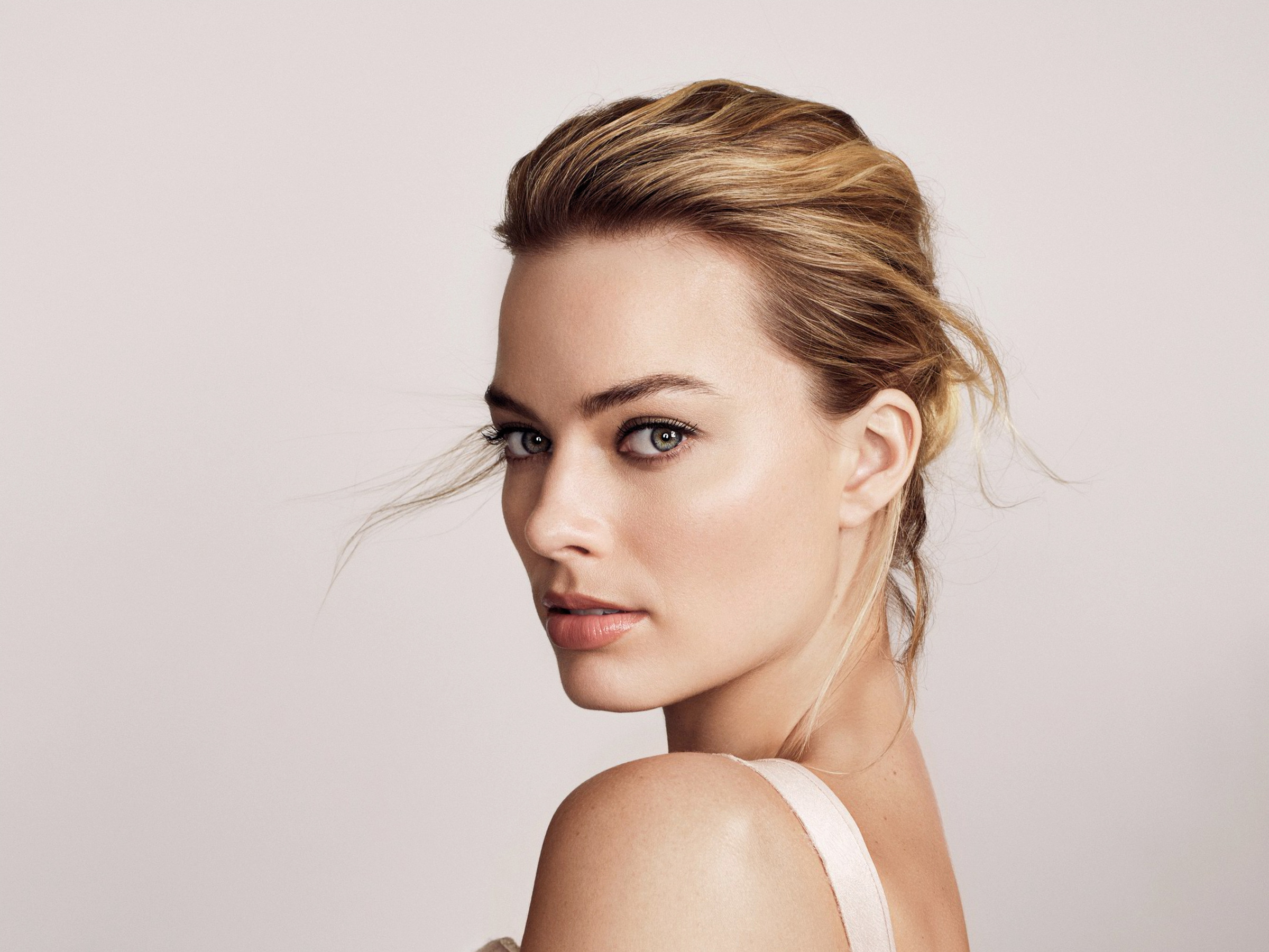 Margot Robbie HD Wallpaper