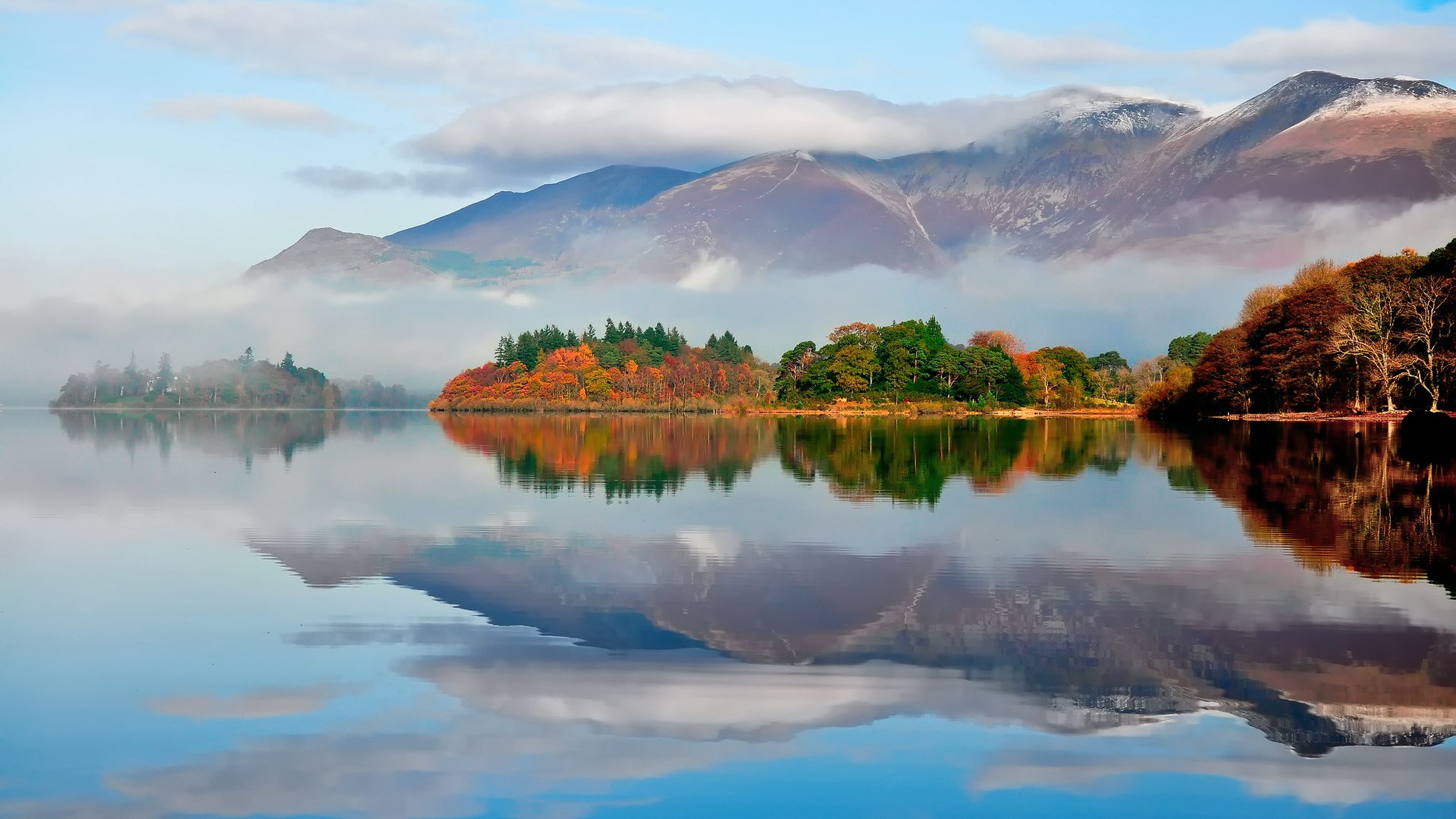 Lake with Islands and Mountains in Autumn Mist HD Wallpaper