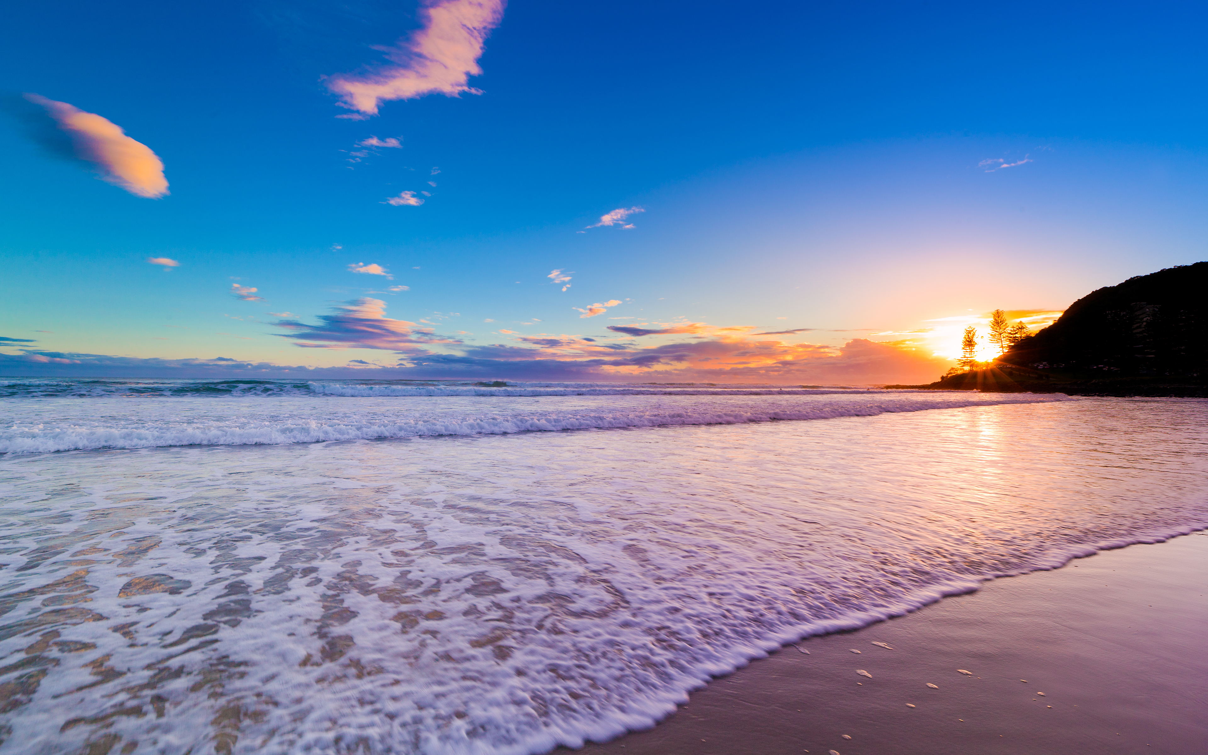 Sunset over Burleigh Heads Beach, Gold Coast, Queensland, Australia HD Wallpaper