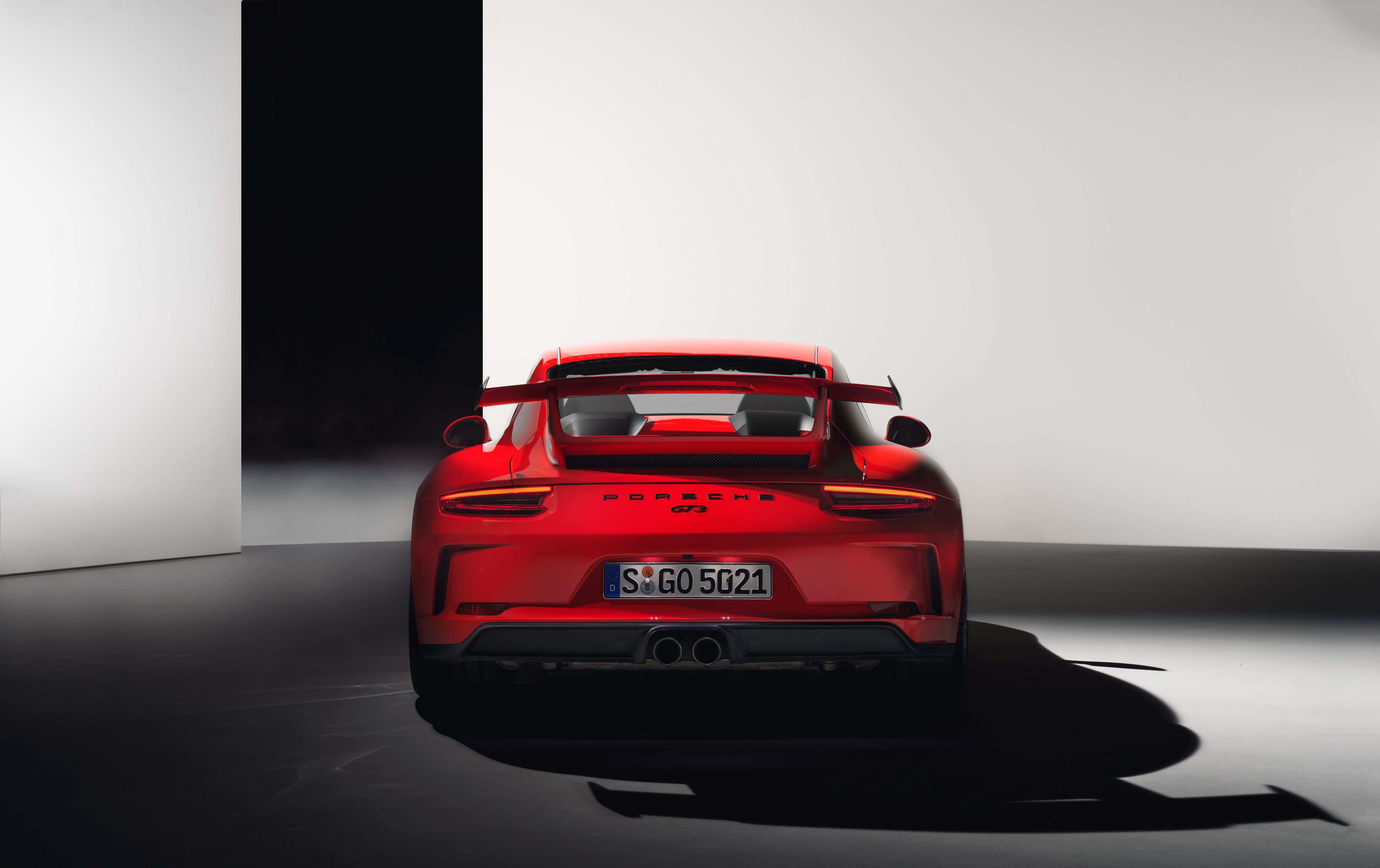 4K Rear view of a red Porsche 911 GT3 HD Wallpaper