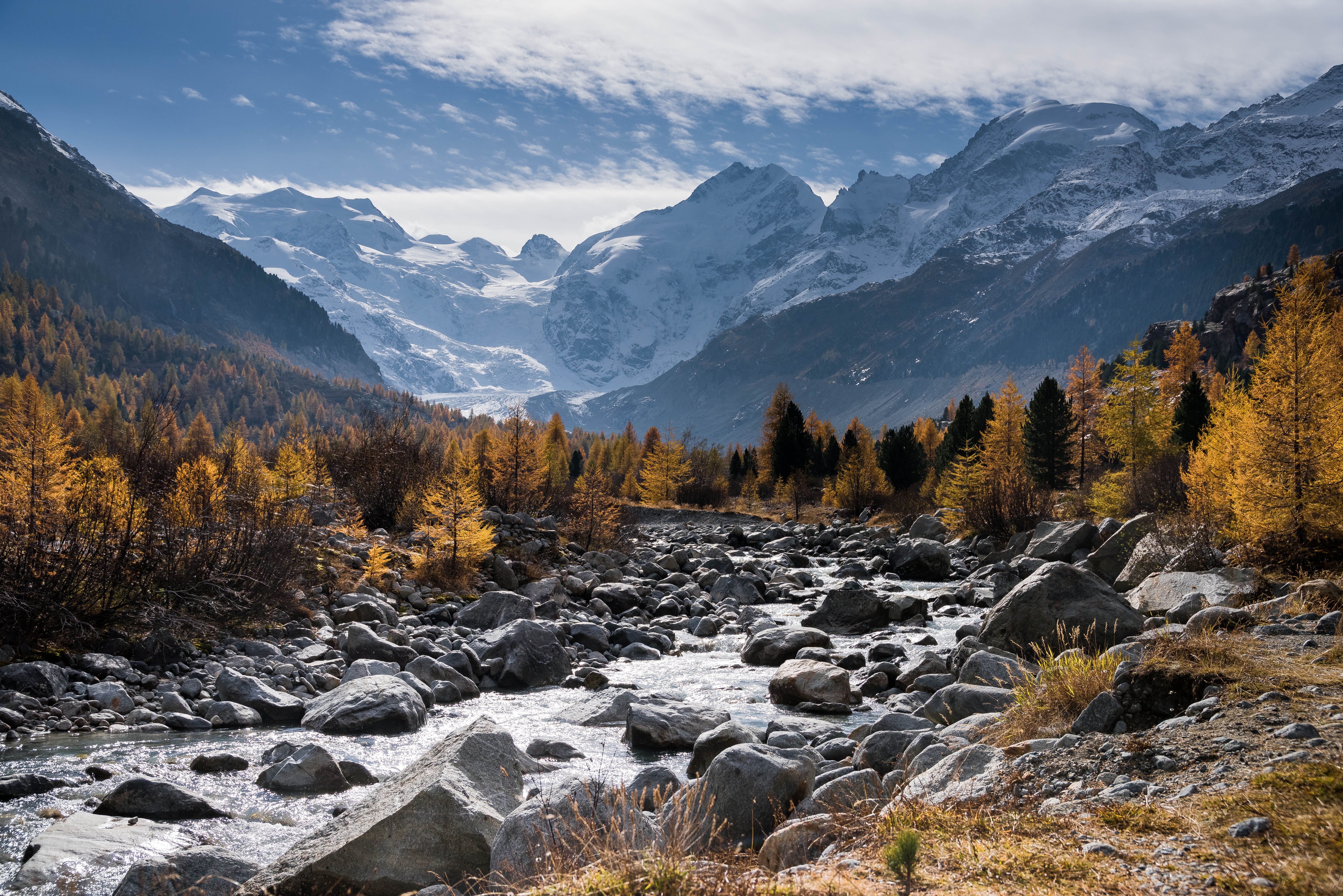 Mountains and River in Autumn HD Wallpaper