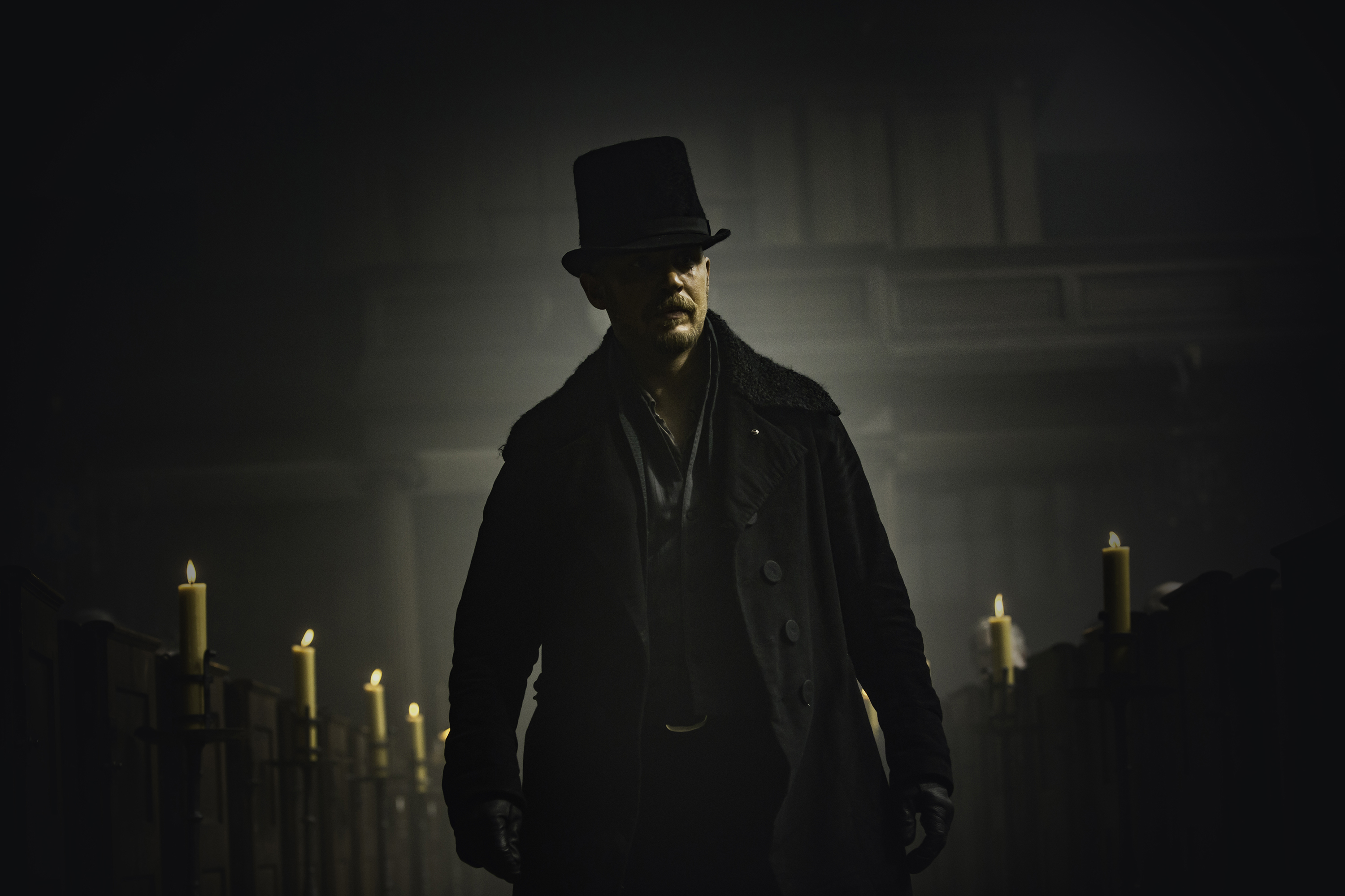 James Delaney from Taboo in a top hat HD Wallpaper