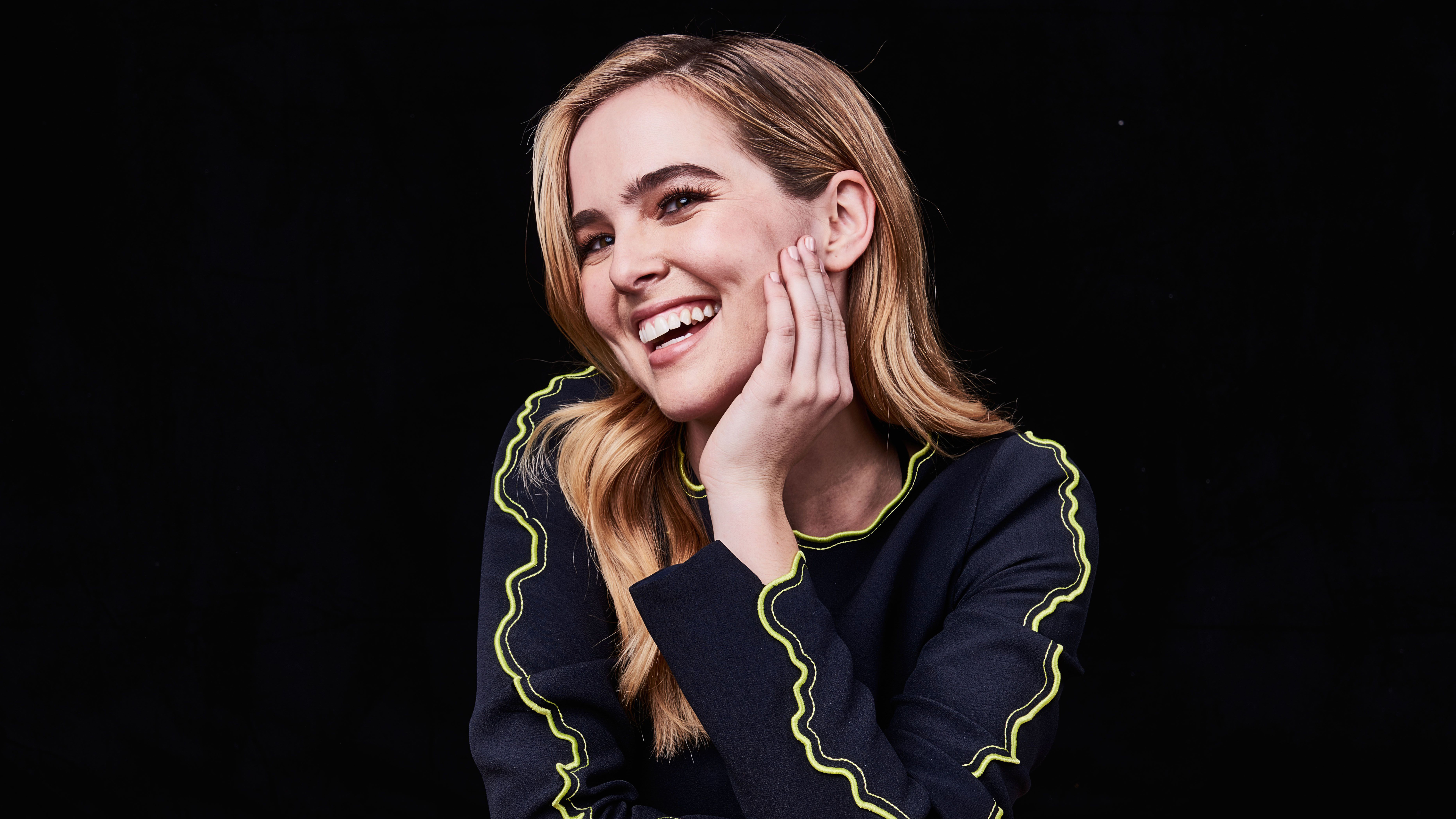 Zoey Deutch HD Wallpaper