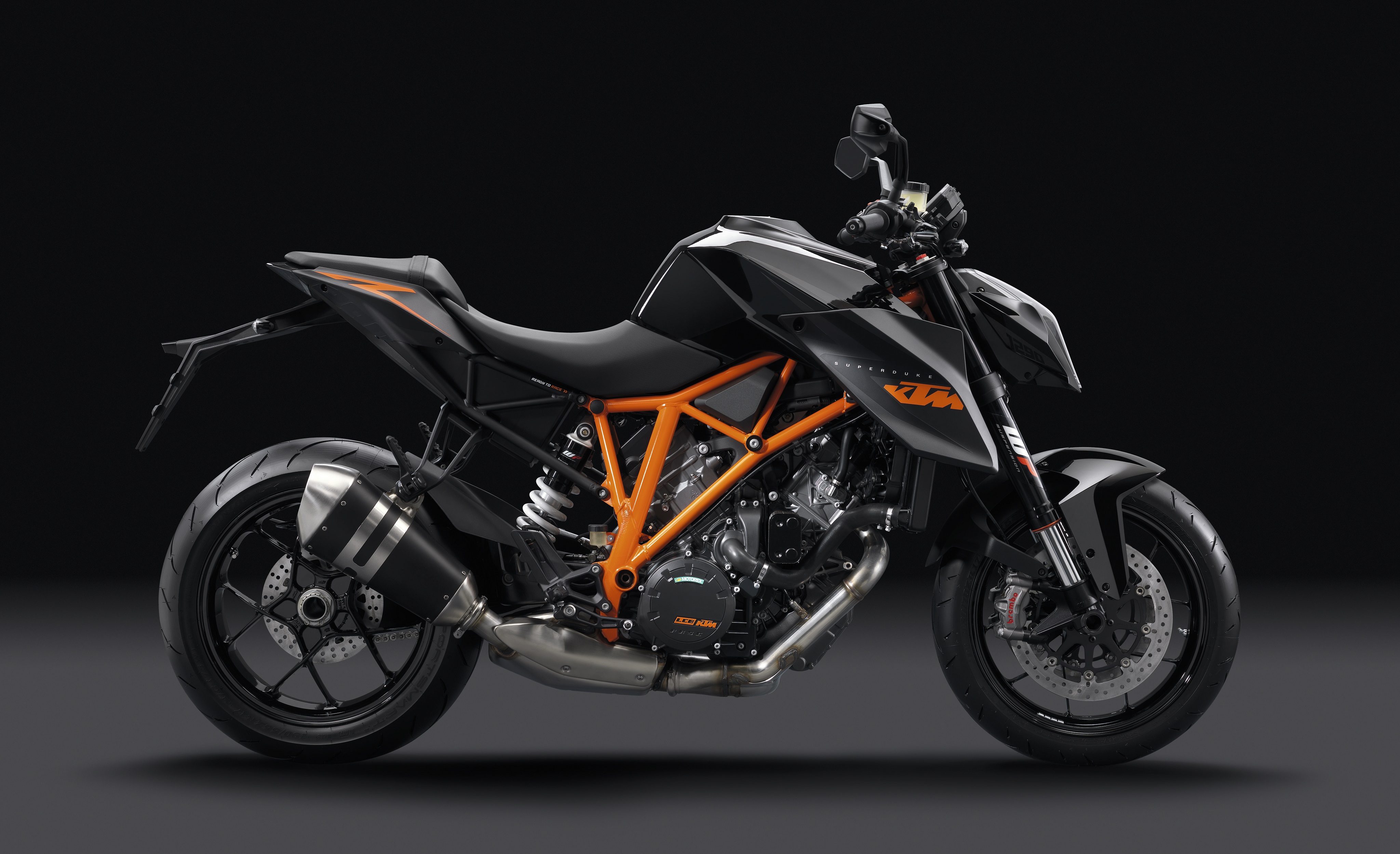 2017 KTM 1290 Super Duke R motorcycle HD Wallpaper