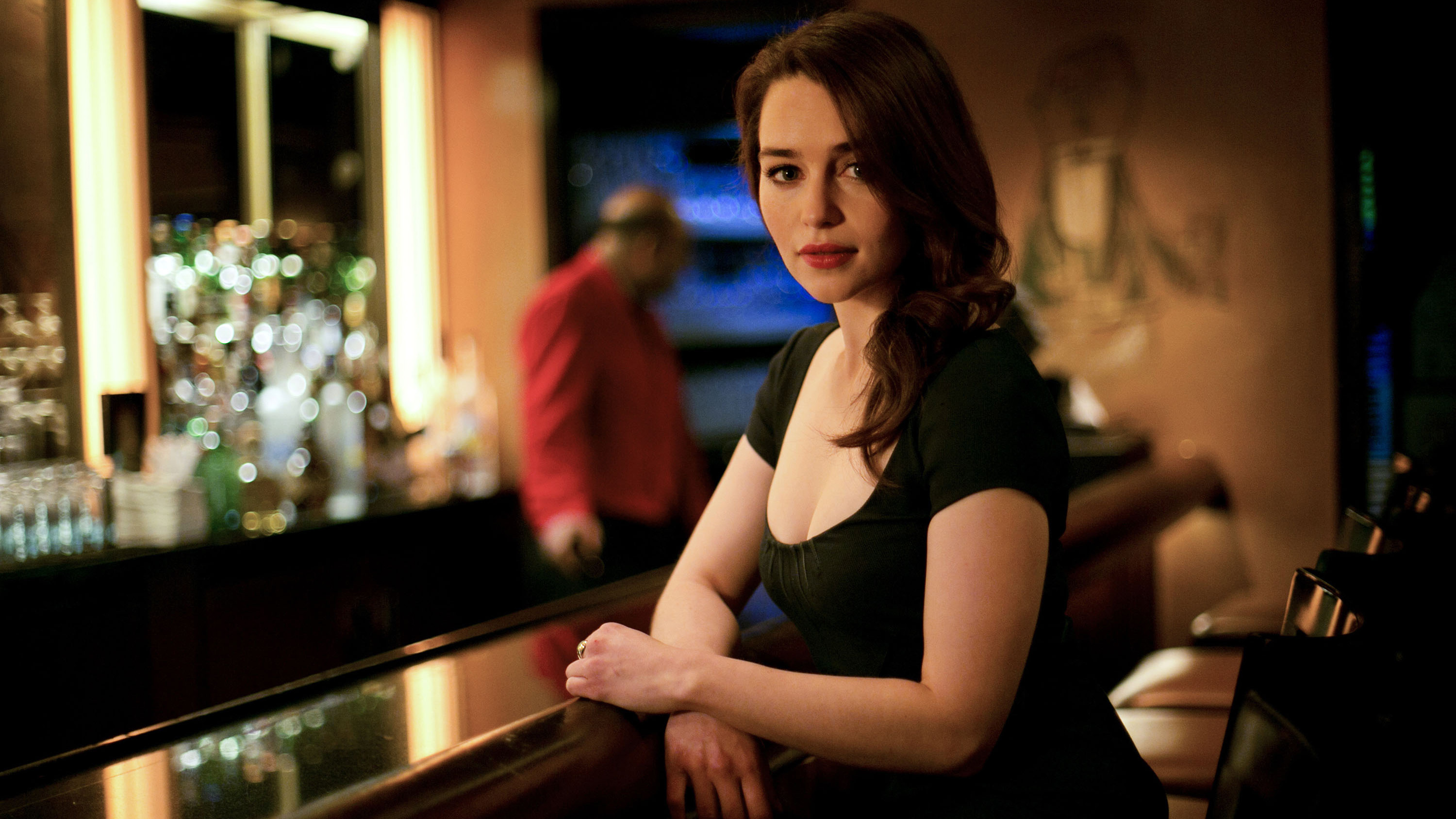 Emilia Clarke at a bar HD Wallpaper