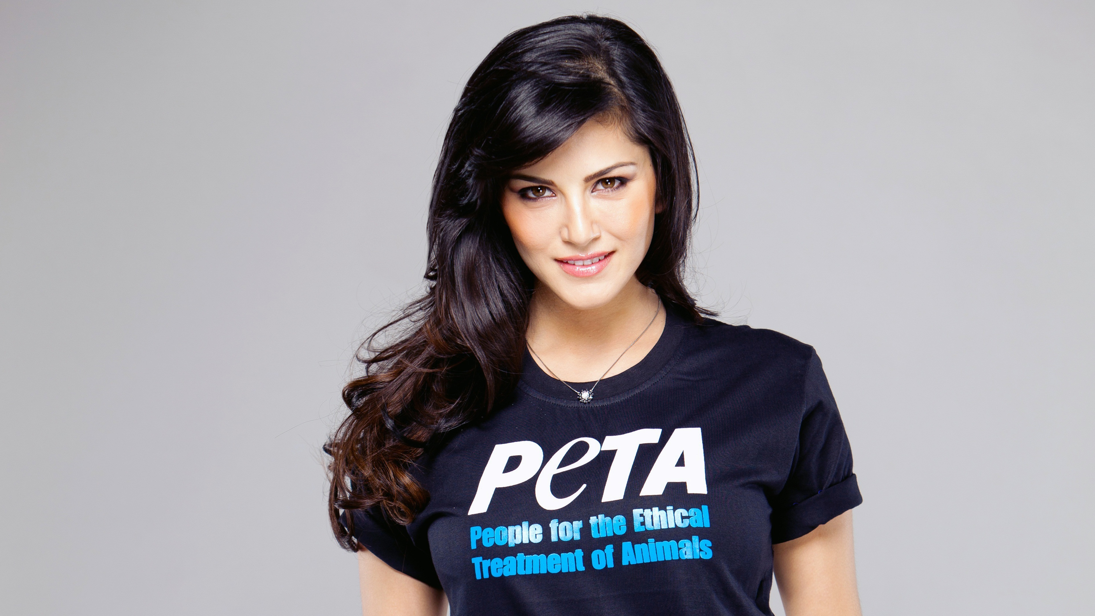 Sunny Leone wearing PETA t-shirt HD Wallpaper