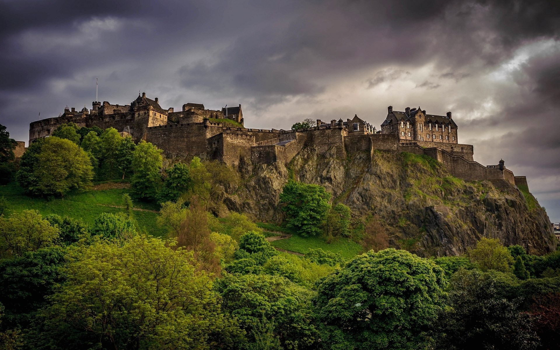 Edinburgh Castle on a rocky outcrop with trees HD Wallpaper
