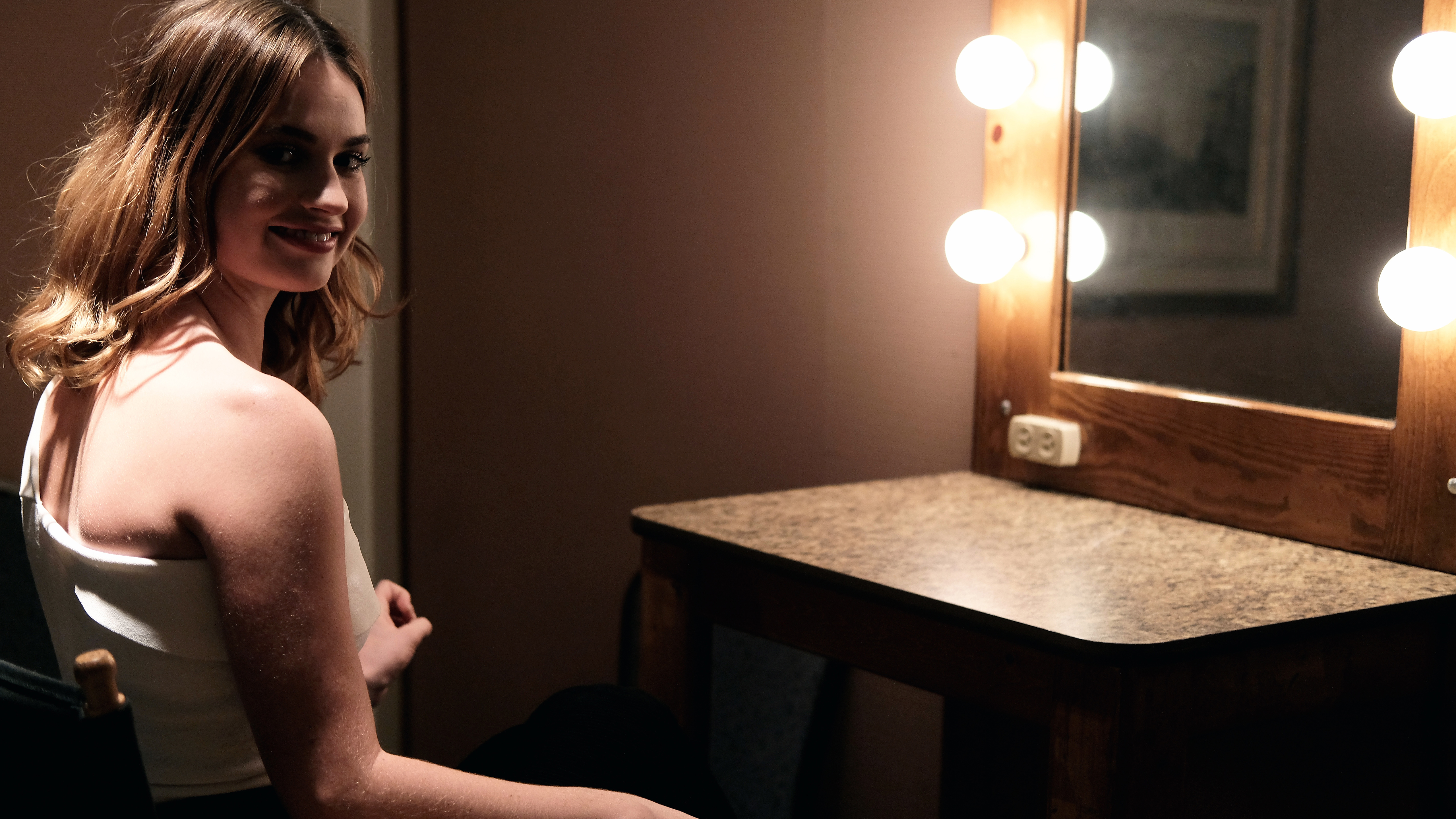 Lily James in dressing room HD Wallpaper