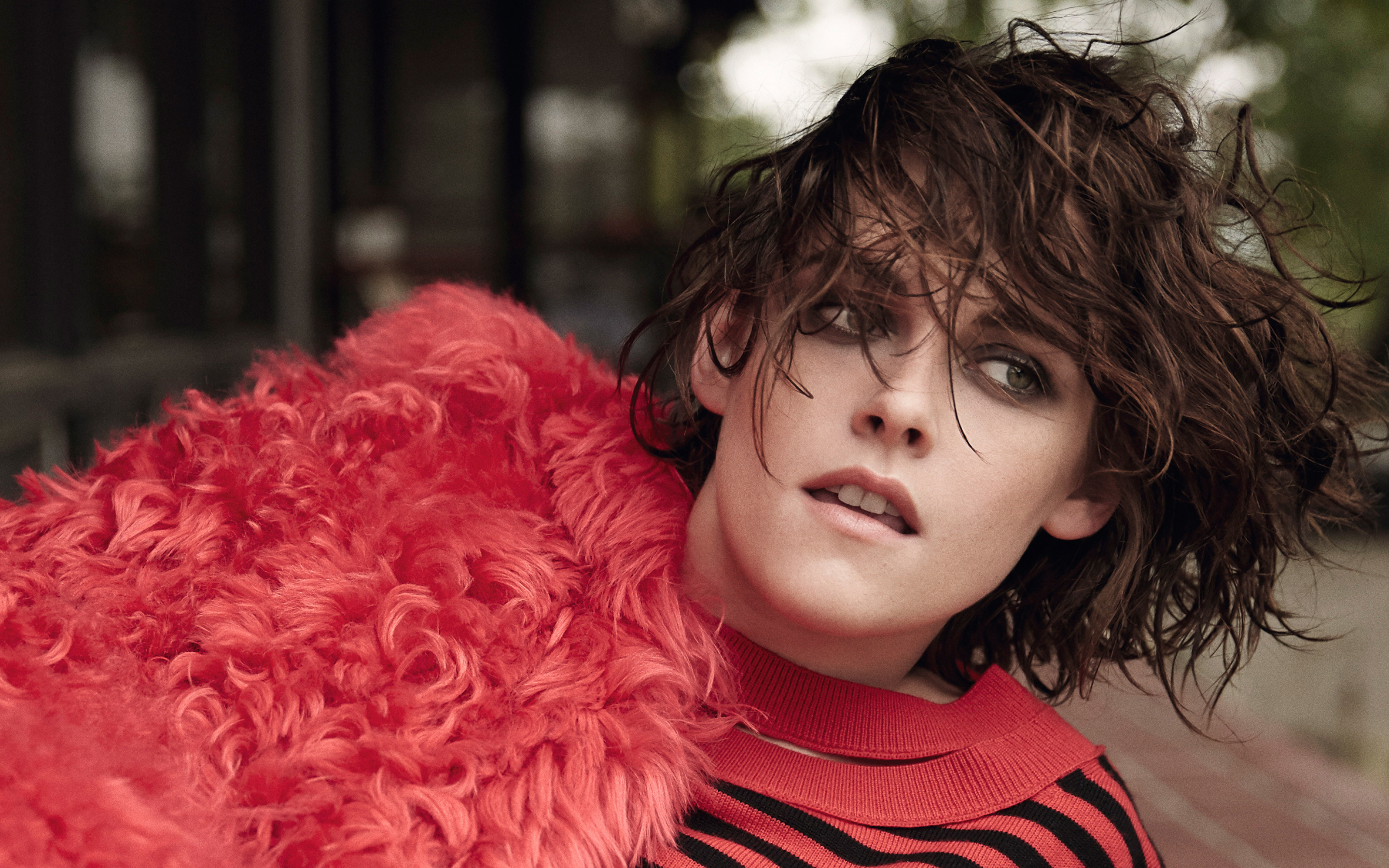 Kristen Stewart in red furry coat and striped sweater HD Wallpaper