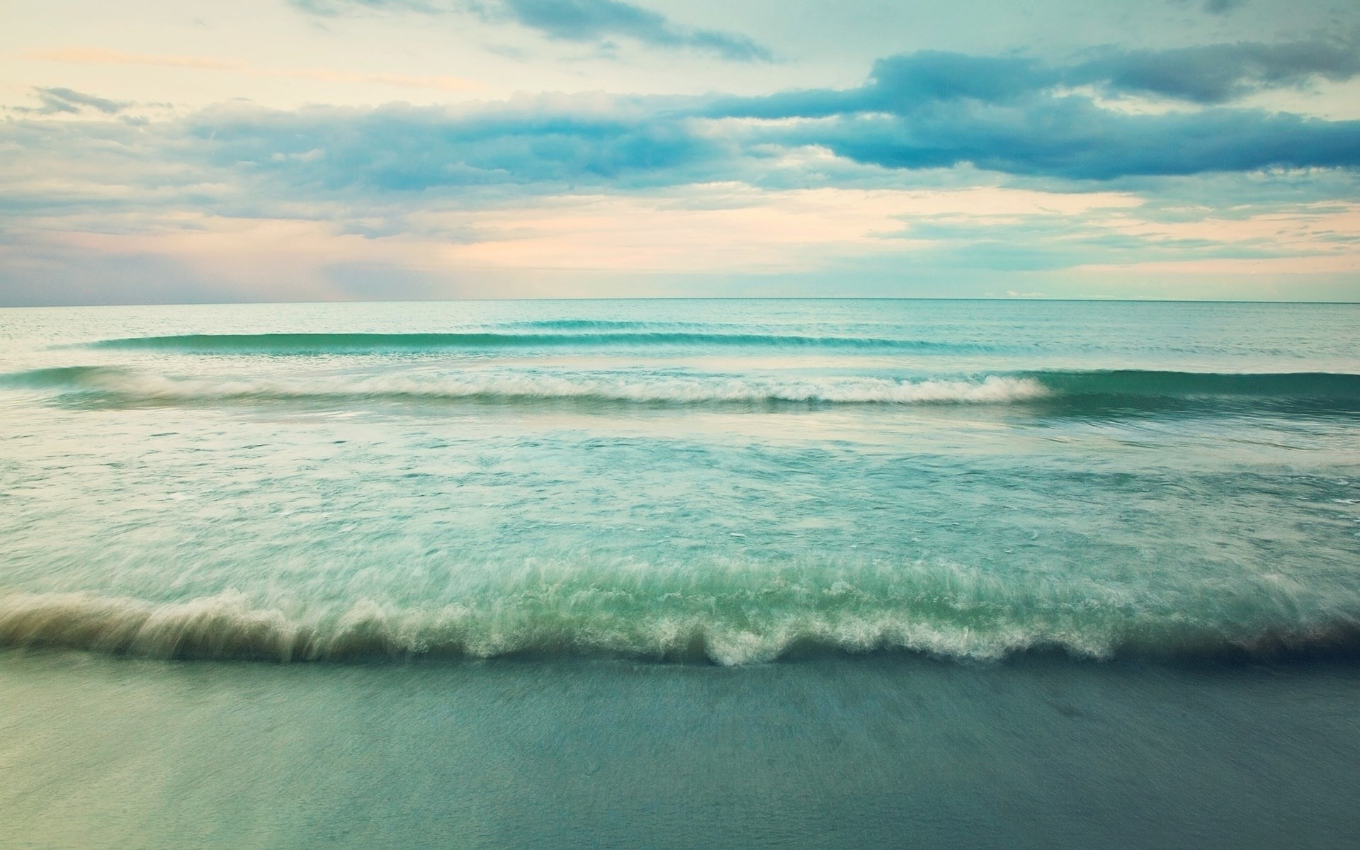 Ocean waves and cloudy sky HD Wallpaper