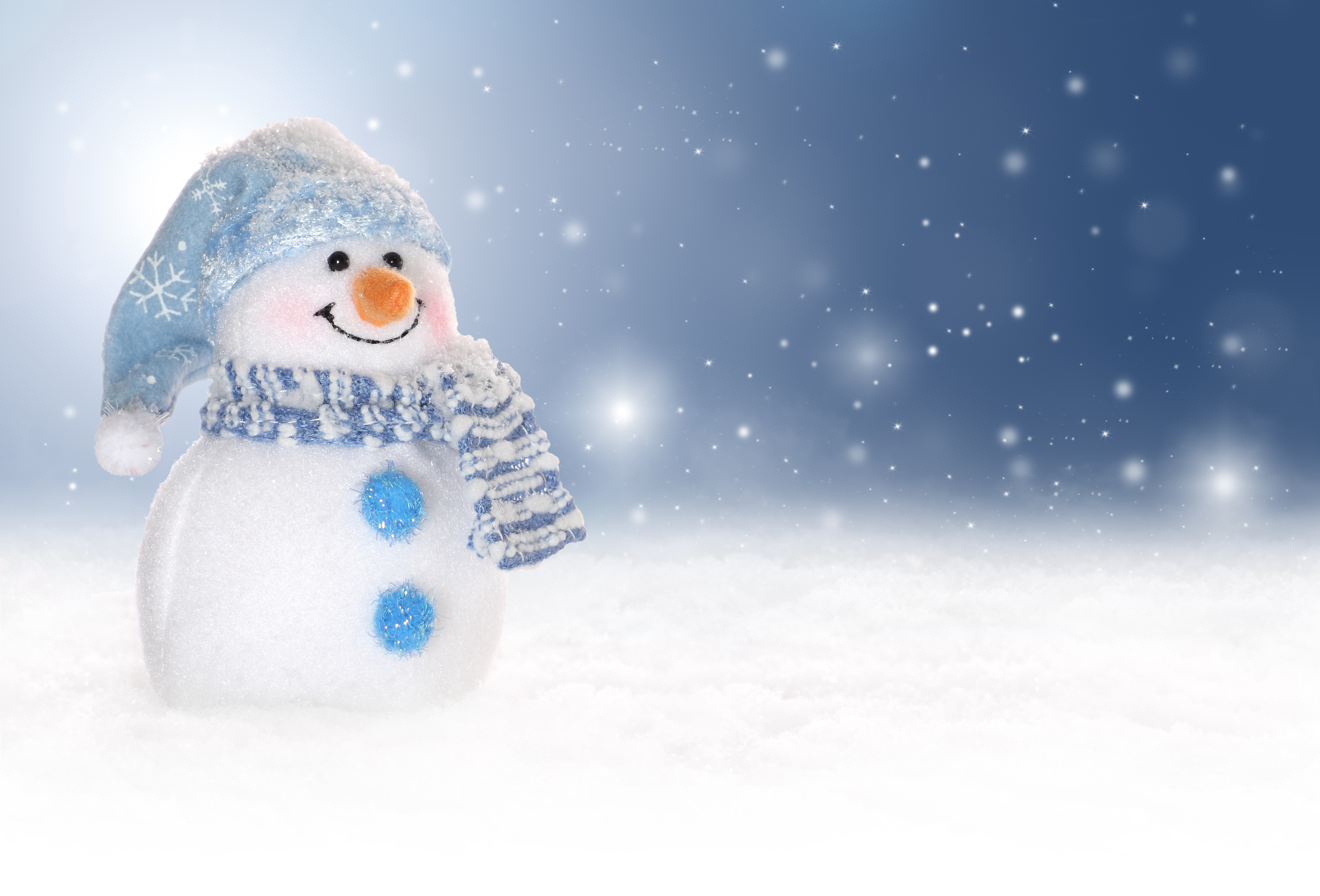 Snowman with blue hat and scarf in snow HD Wallpaper