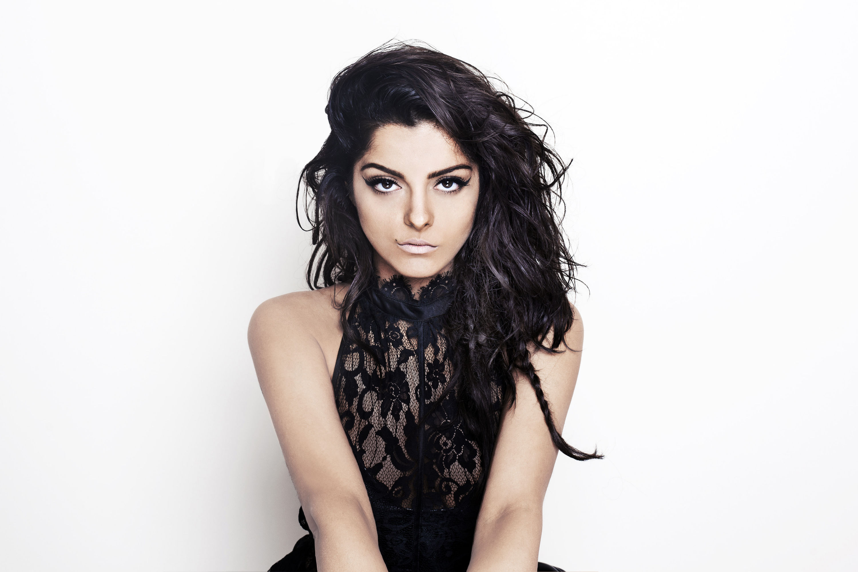 Bebe Rexha HD Wallpaper