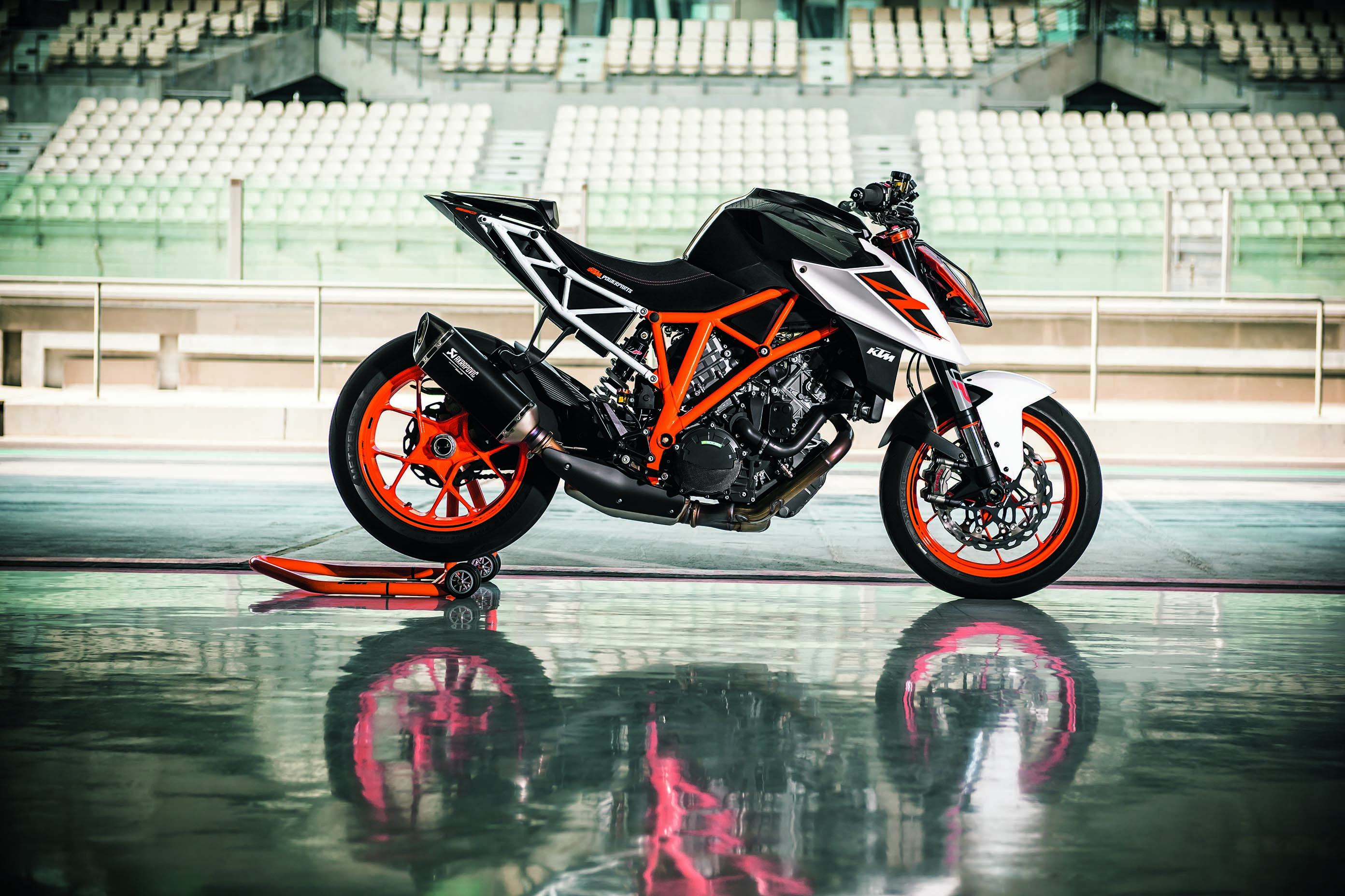 2017 KTM 1290 Super Duke R motorcycle HD Wallpaper