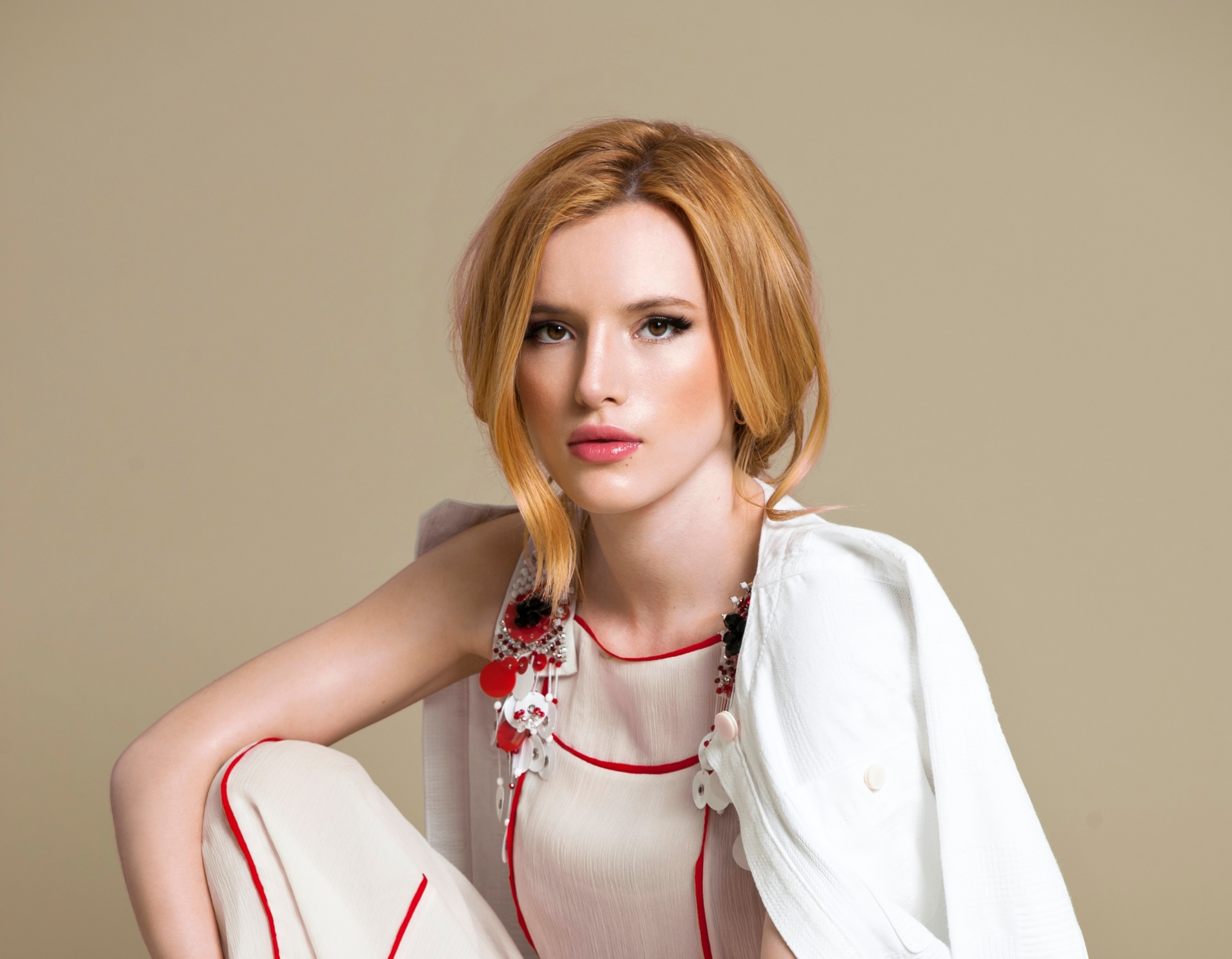 Bella Thorne HD Wallpaper