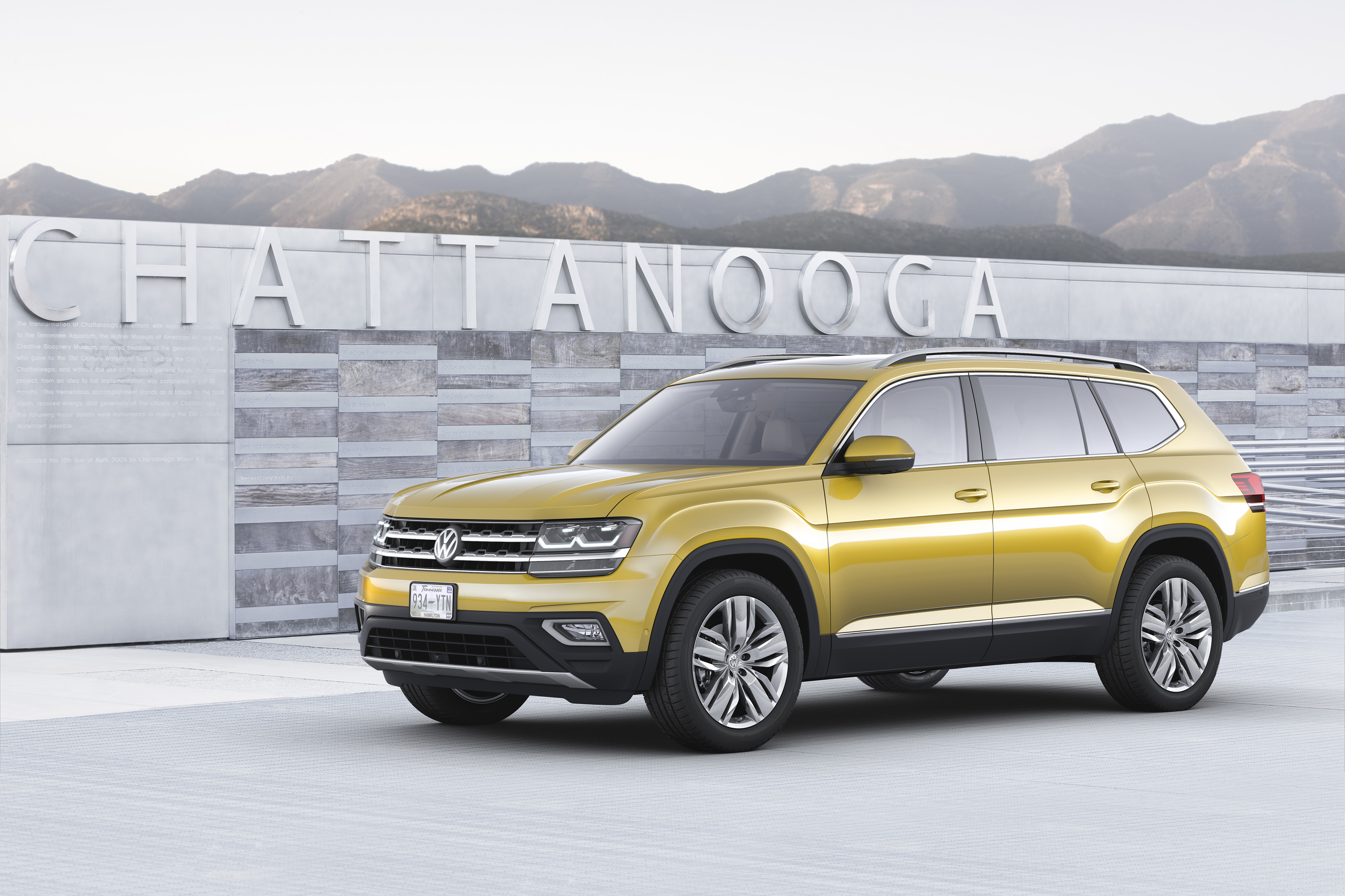 Yellow Volkswagen Atlas in Chattanooga HD Wallpaper