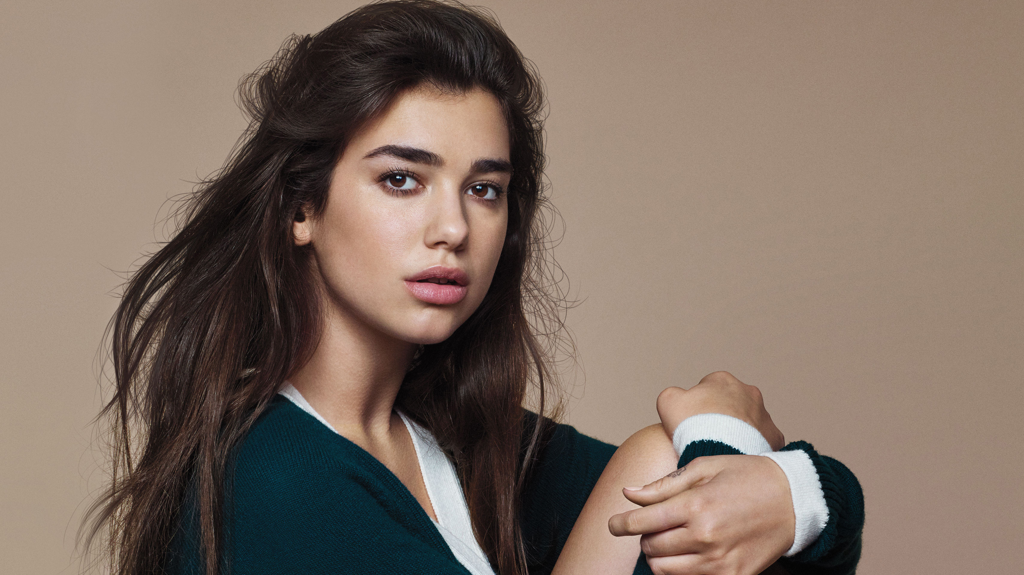 Dua Lipa HD Wallpaper