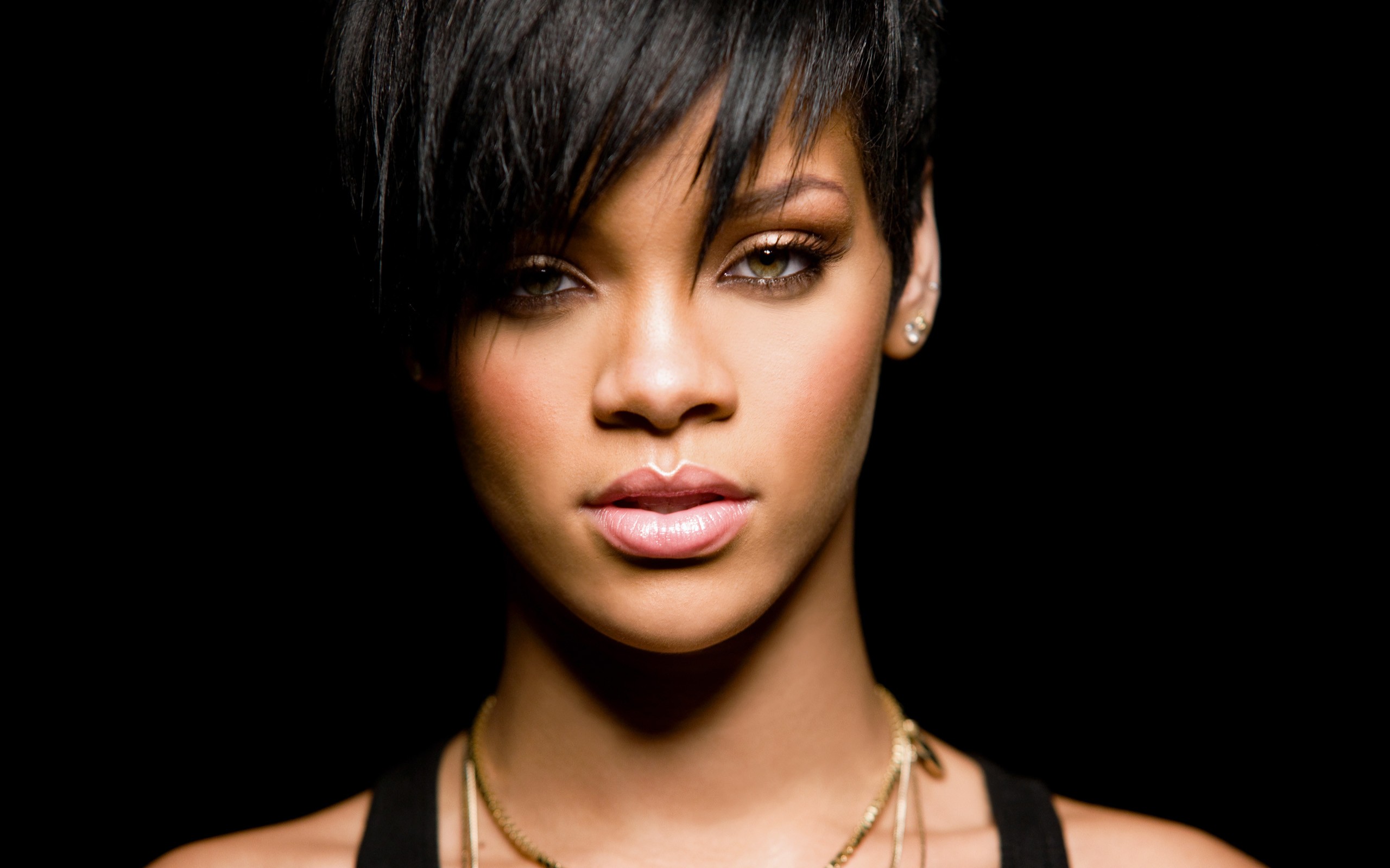 Rihanna HD Wallpaper