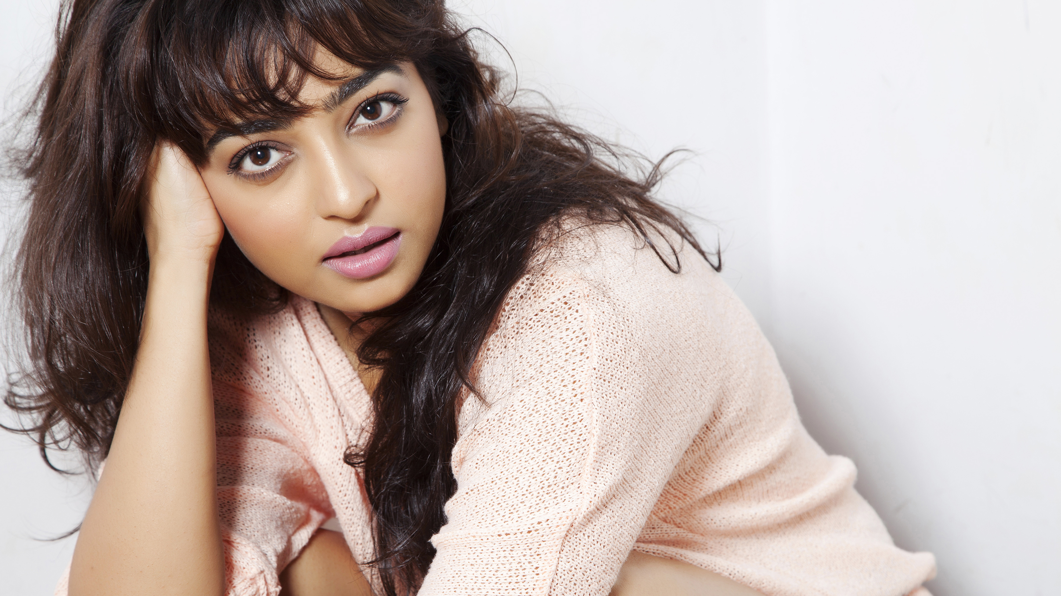 Radhika Apte HD Wallpaper