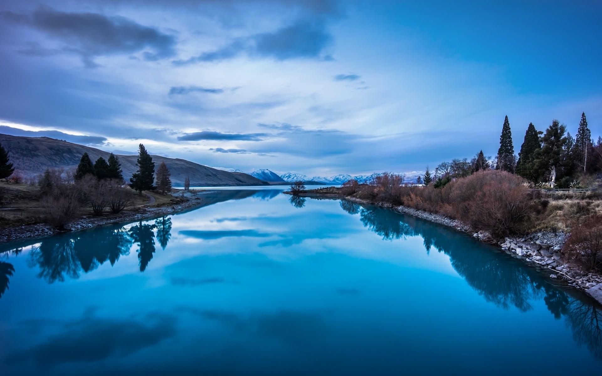 Lake reflection with mountains and trees HD Wallpaper