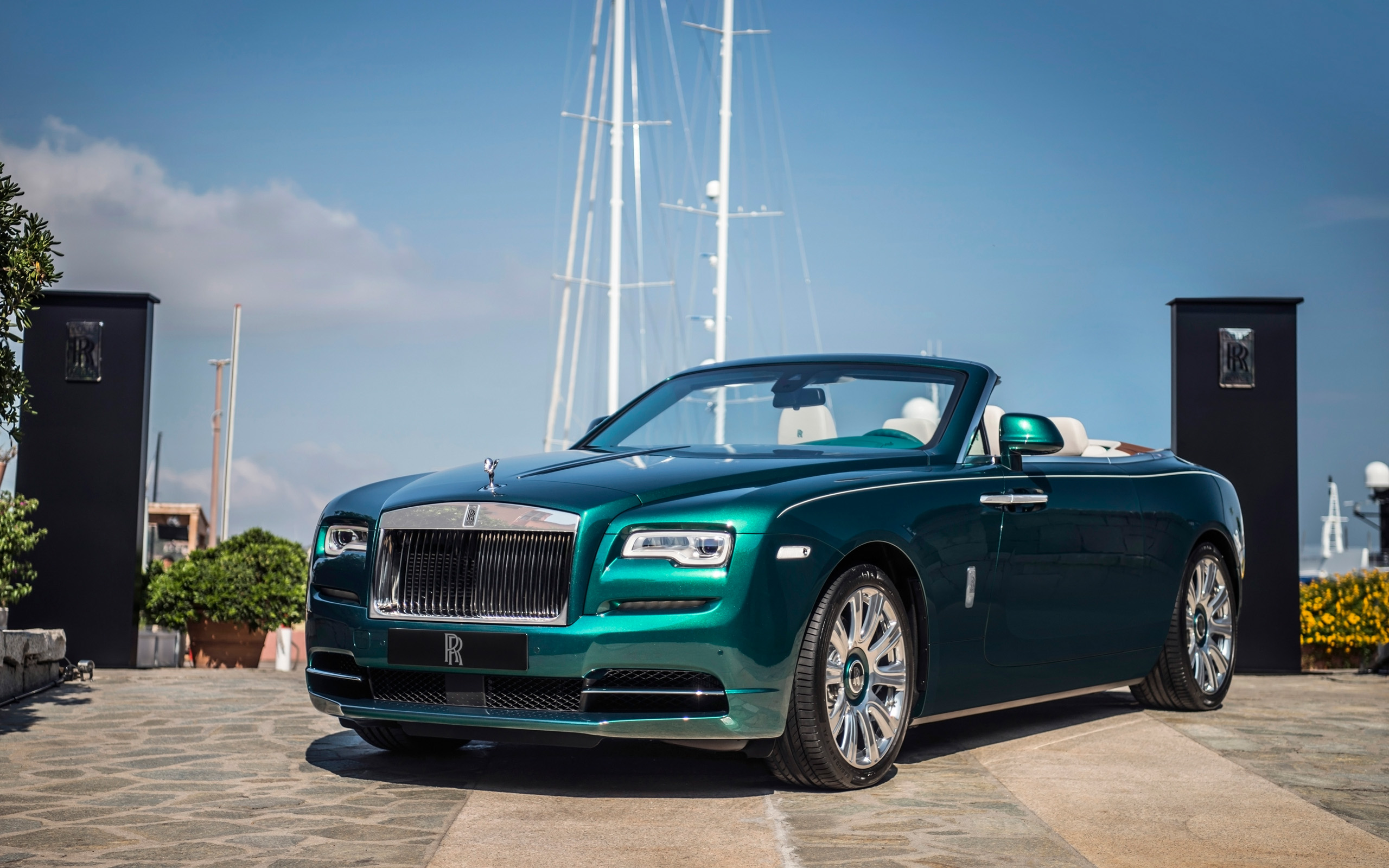 Green Rolls Royce Dawn Convertible in Porto Cervo HD Wallpaper