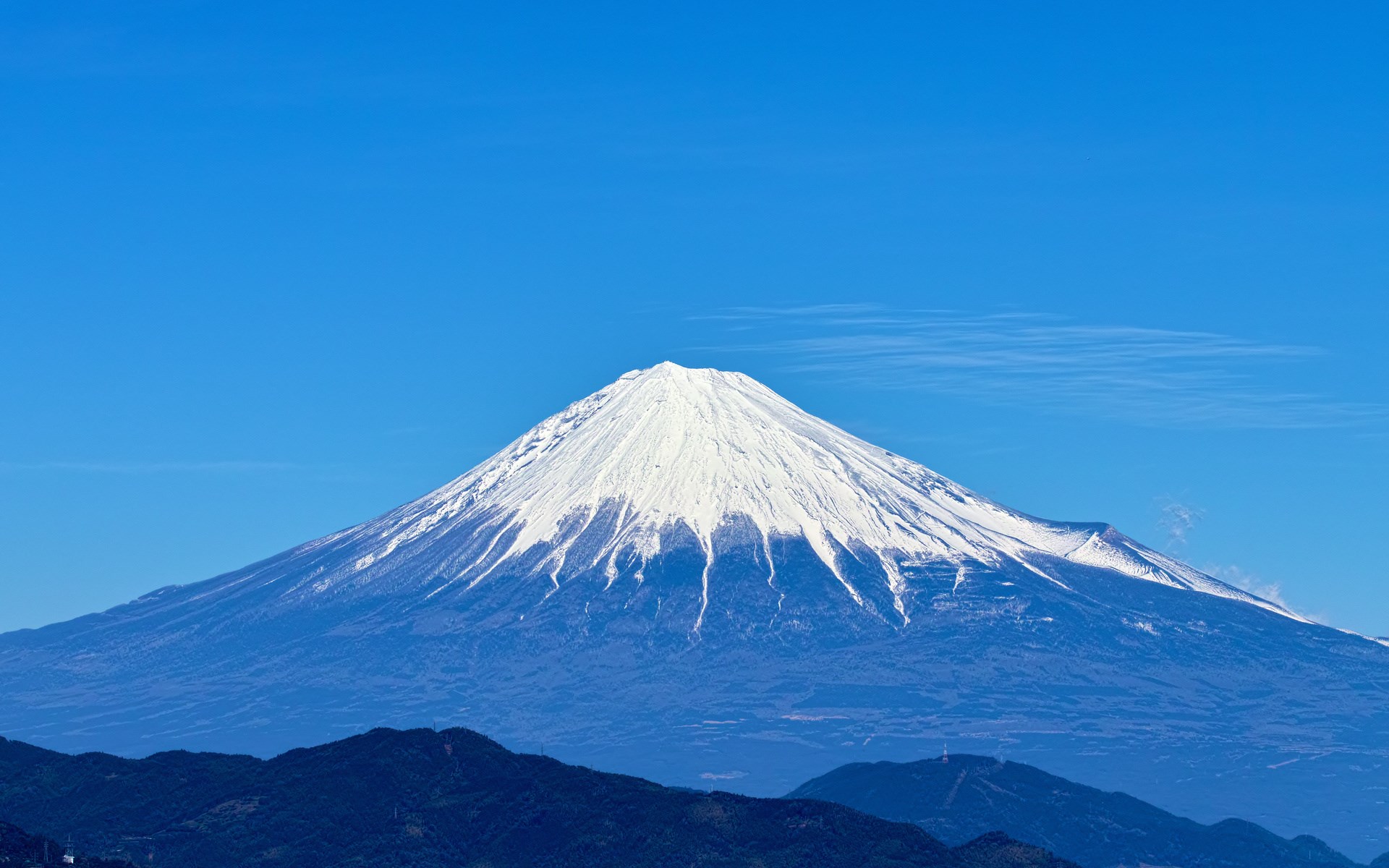 Mount Fuji with snow under a clear blue sky HD Wallpaper