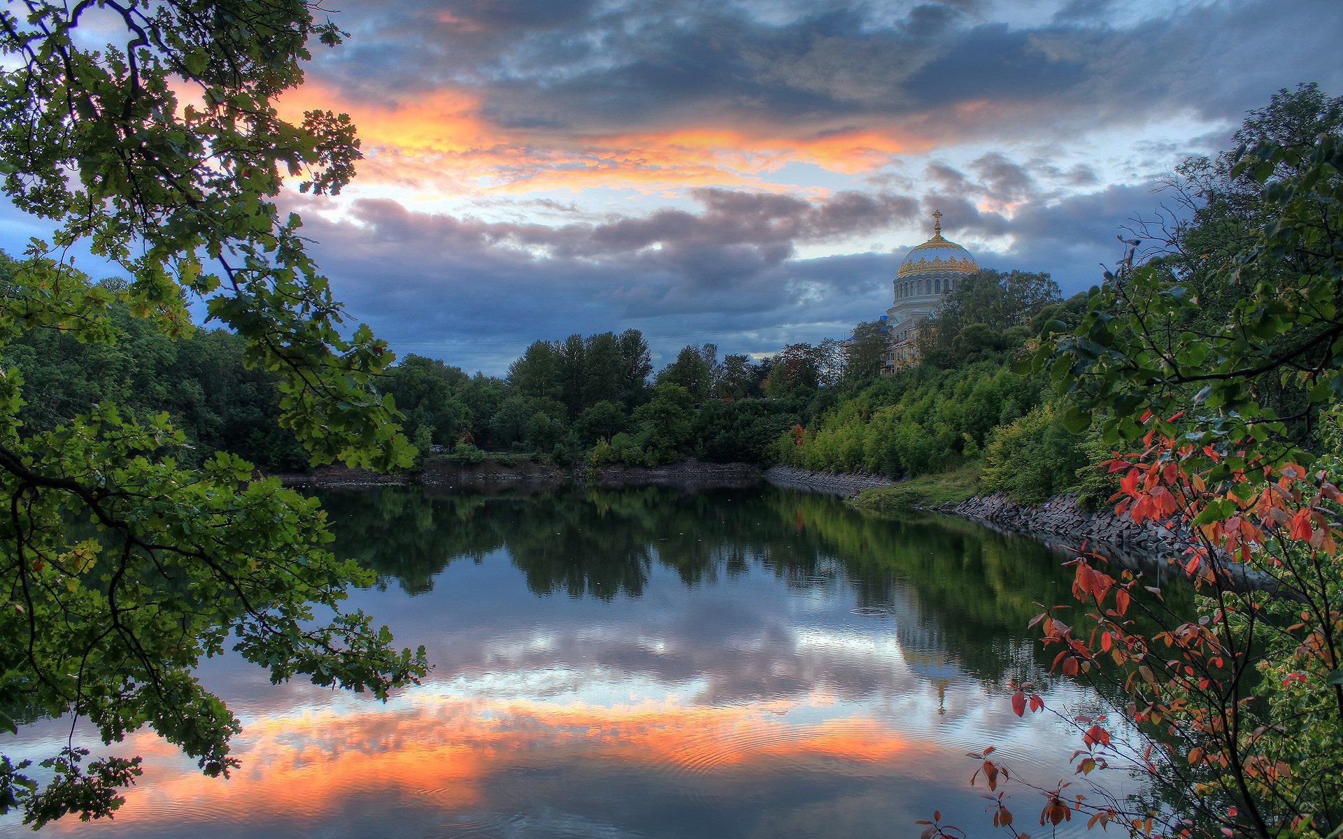 Dome building reflected in water at sunset HD Wallpaper
