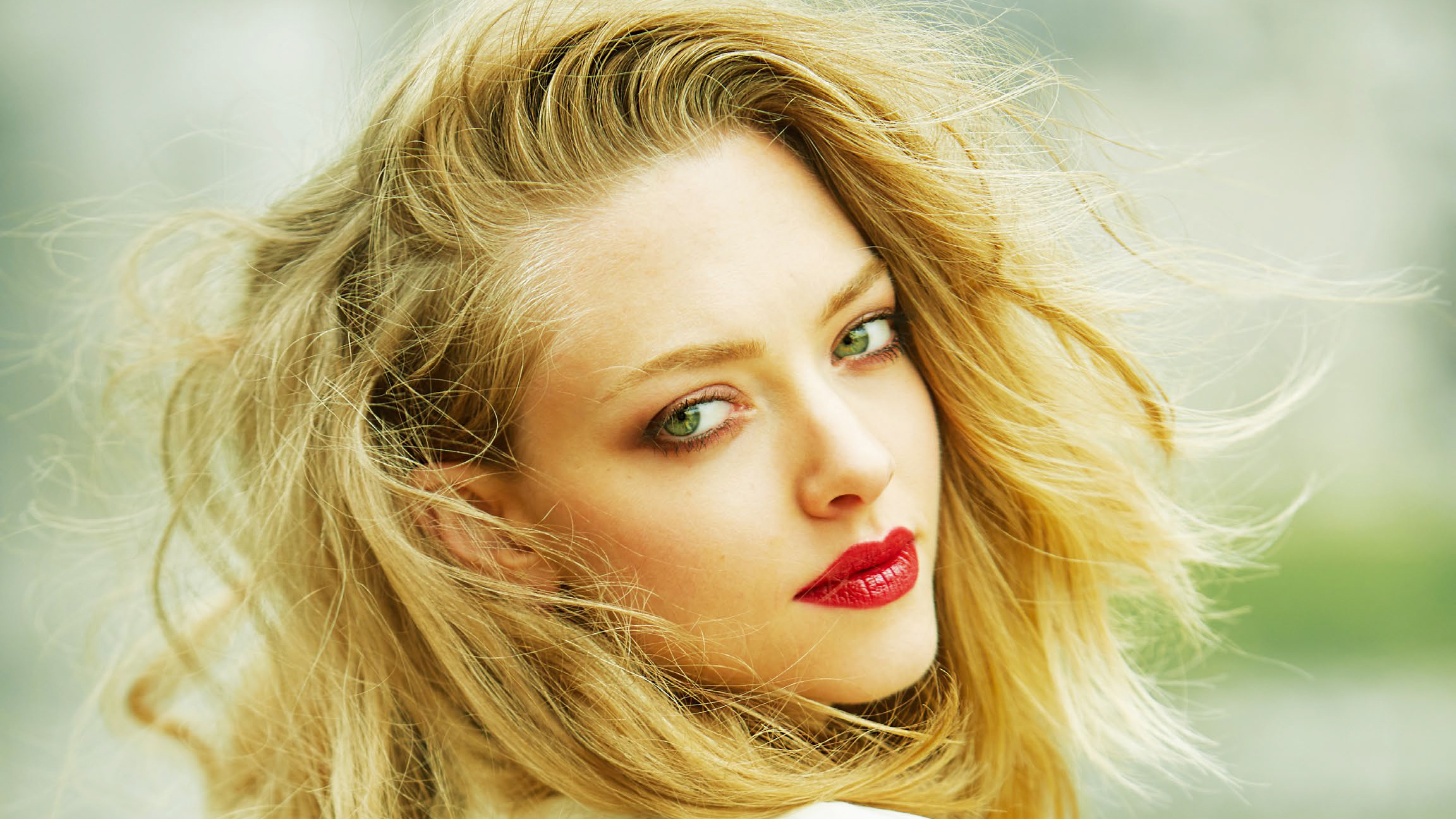 Amanda Seyfried for ELLE China HD Wallpaper
