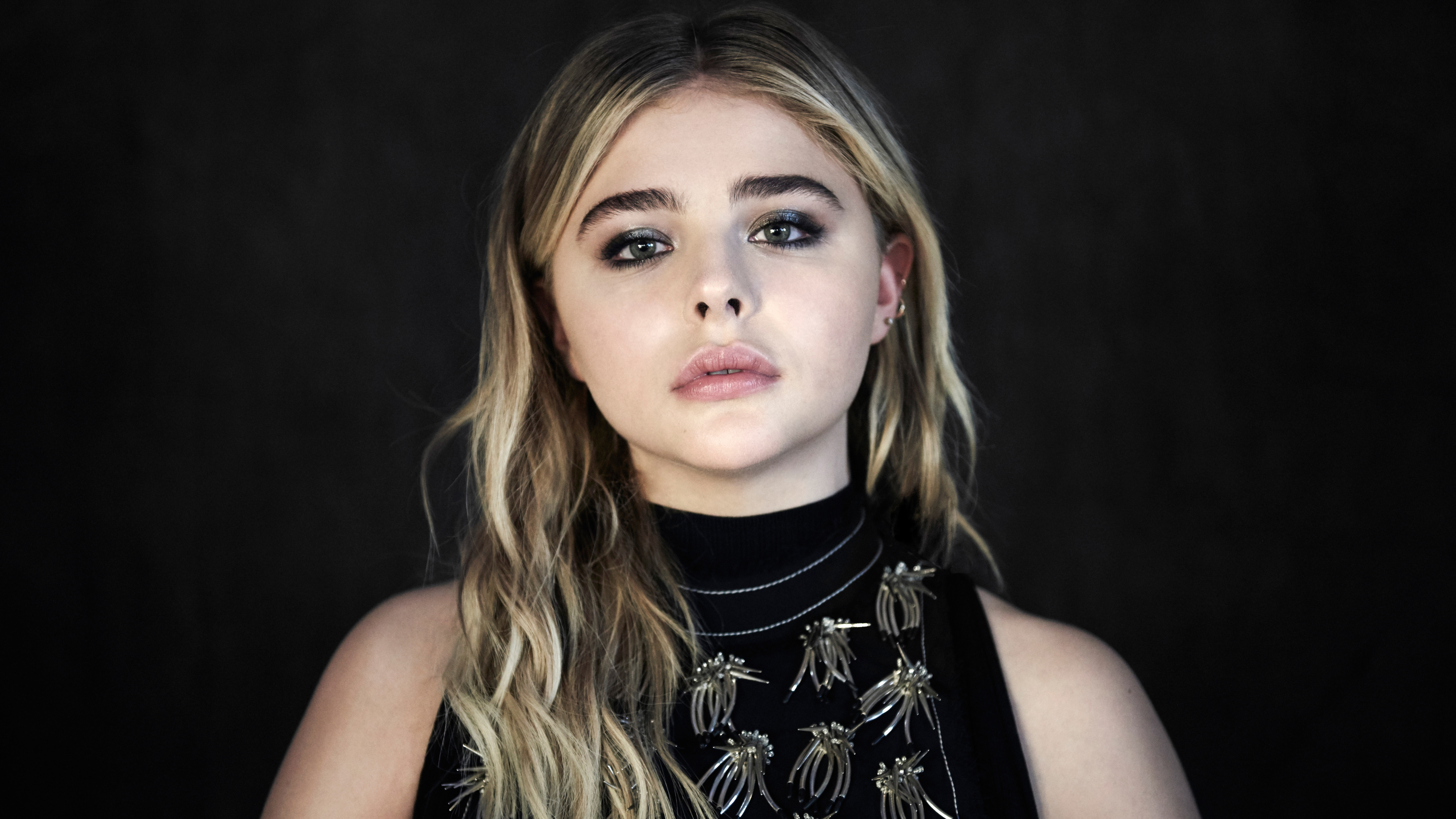 Chloe Grace Moretz at Logo Trailblazer Honors HD Wallpaper