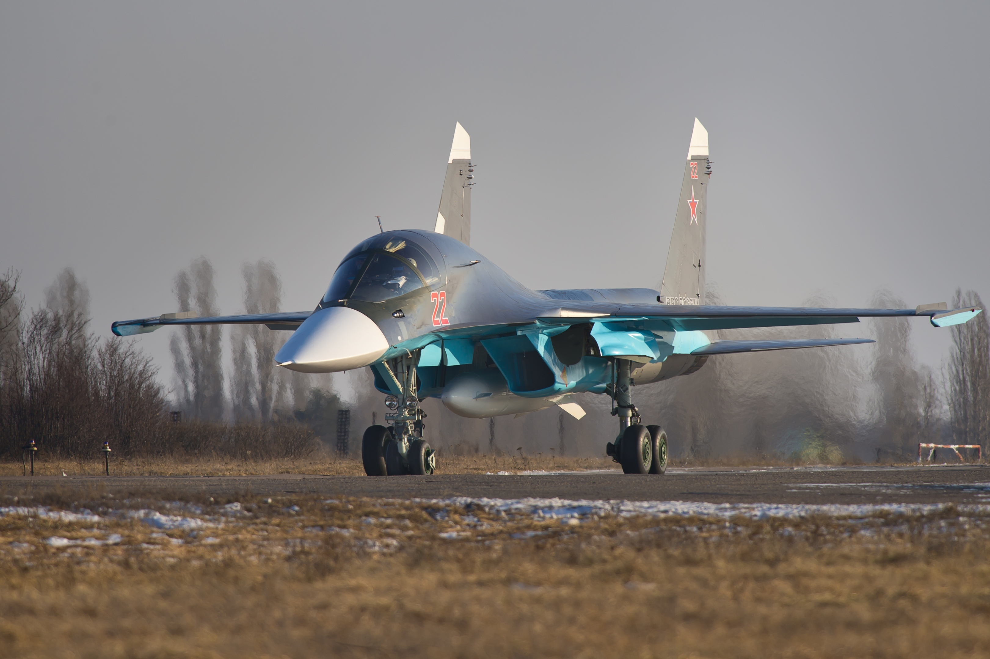 Sukhoi Su-34 fighter bomber on tarmac HD Wallpaper