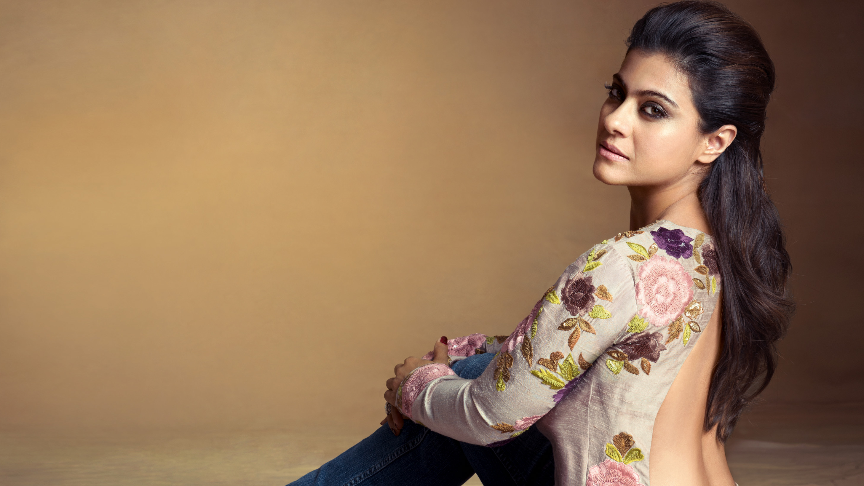 Kajol in Manish Malhotra for Vogue India HD Wallpaper