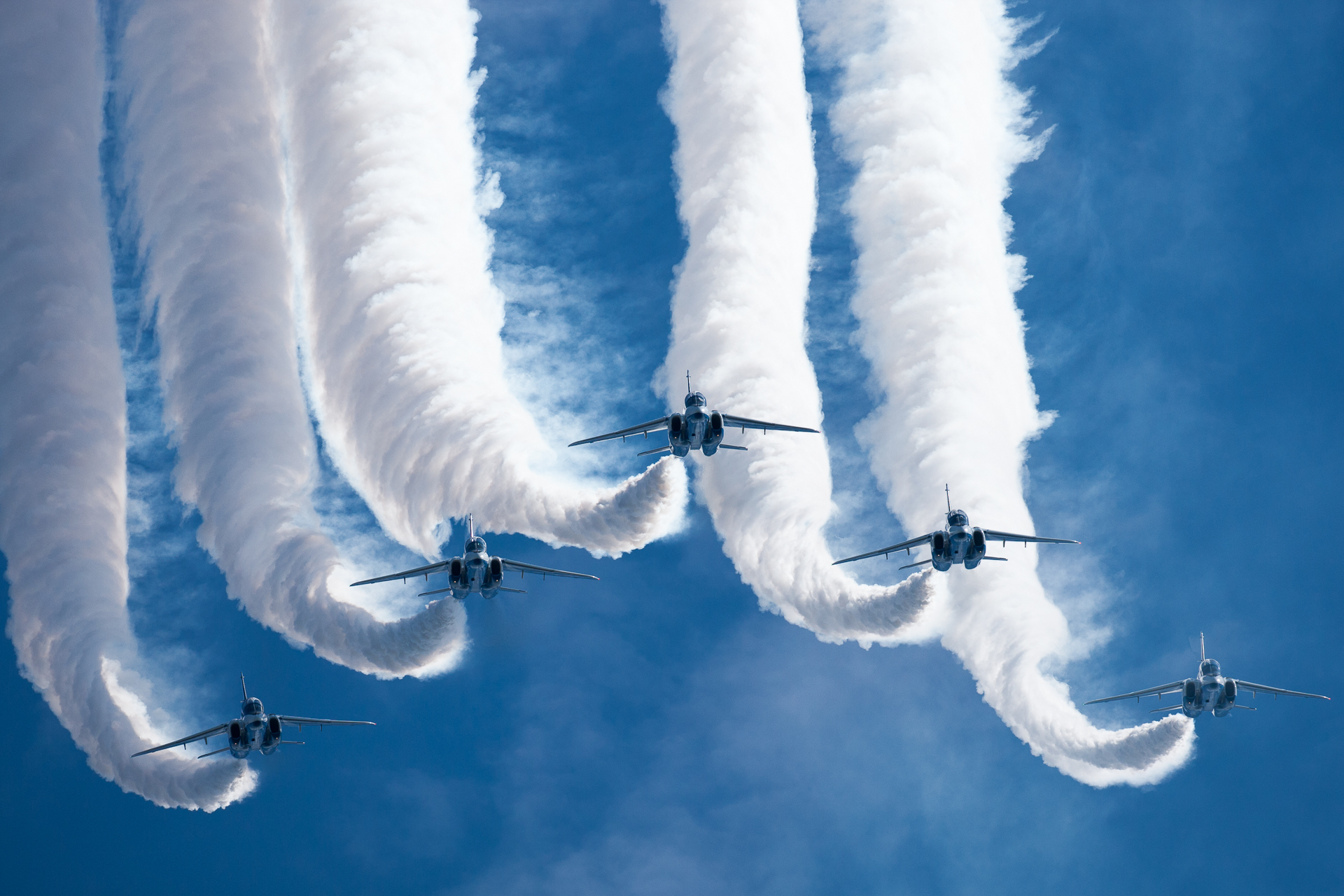Blue Impulse jets performing aerobatics with smoke trails HD Wallpaper