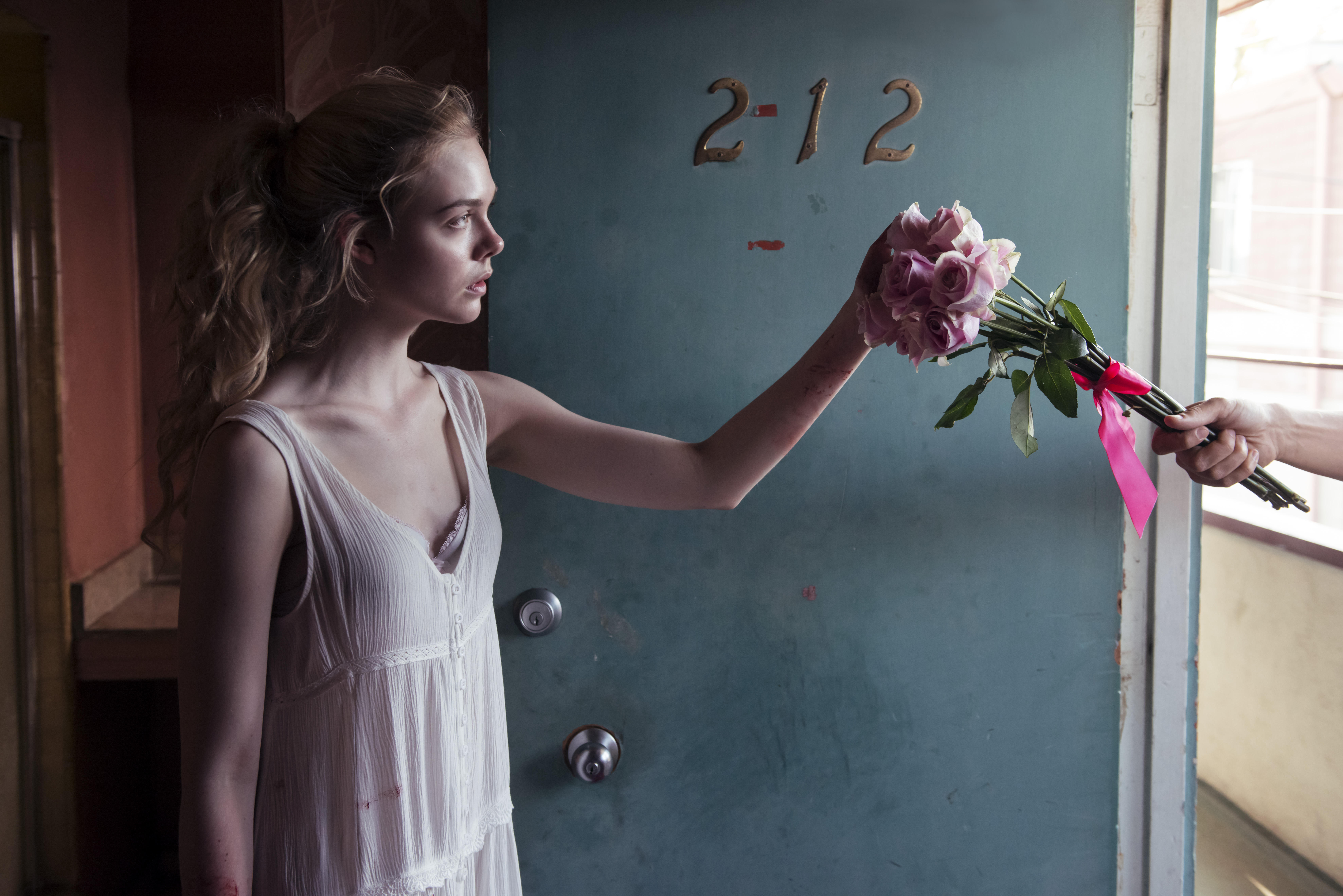 Elle Fanning in The Neon Demon HD Wallpaper