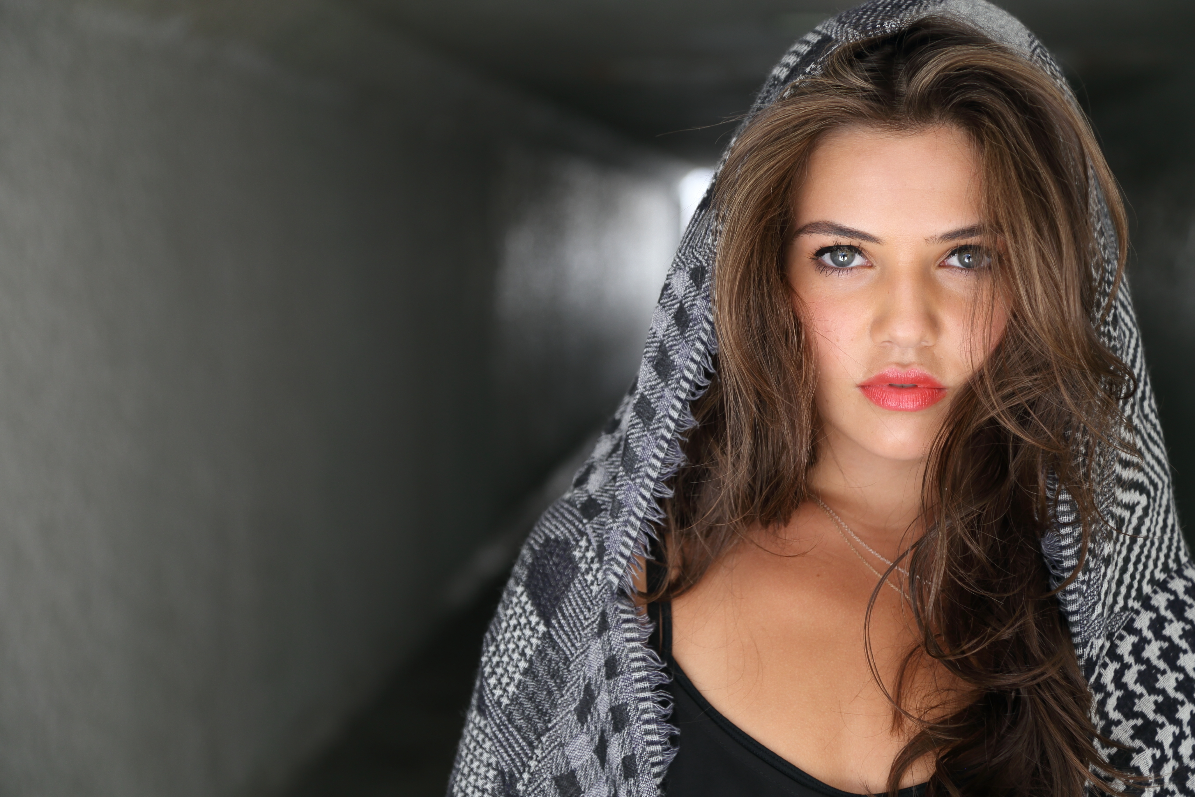 Woman with headscarf in tunnel HD Wallpaper