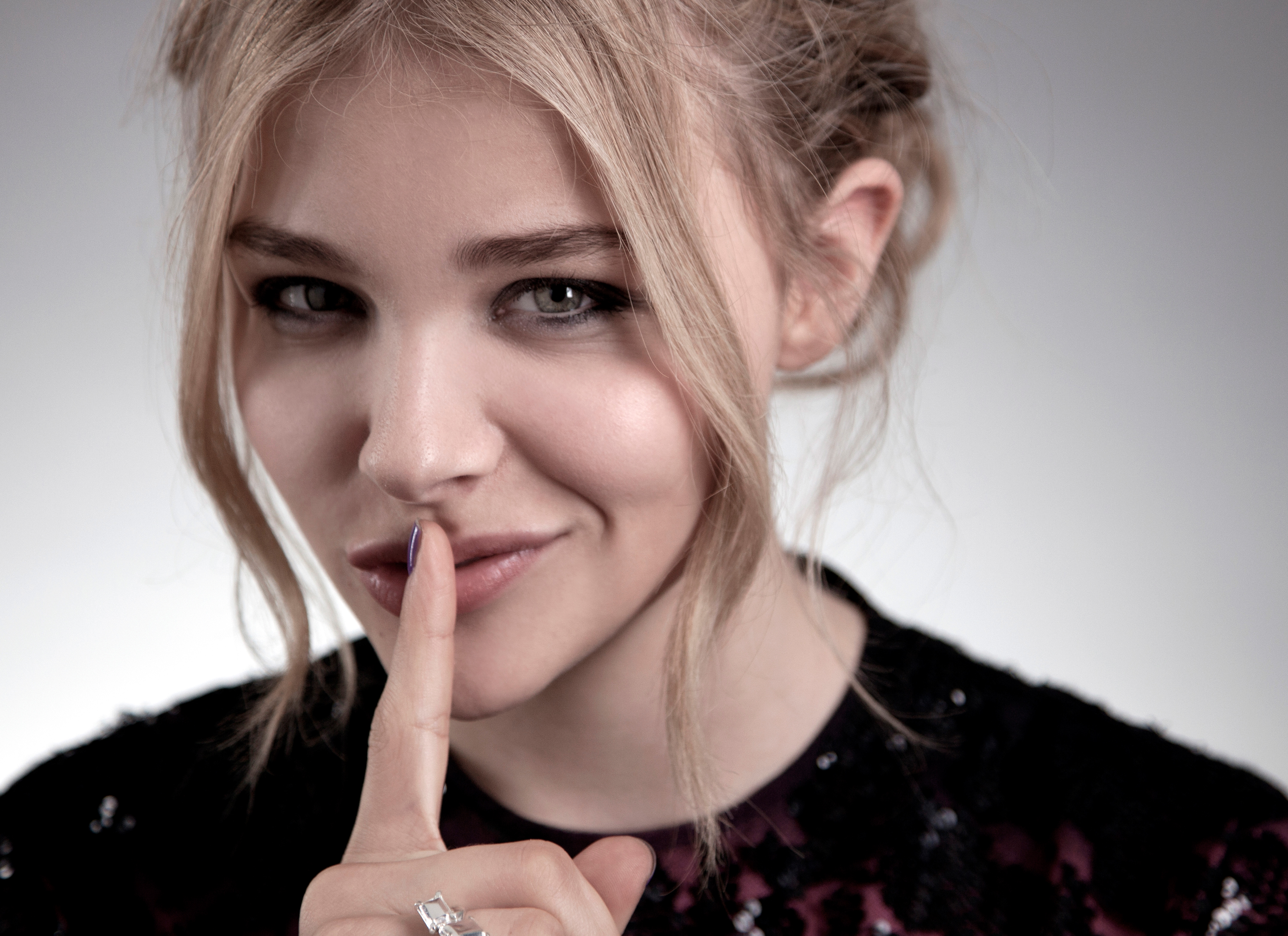 Chloe Moretz with finger on lips HD Wallpaper