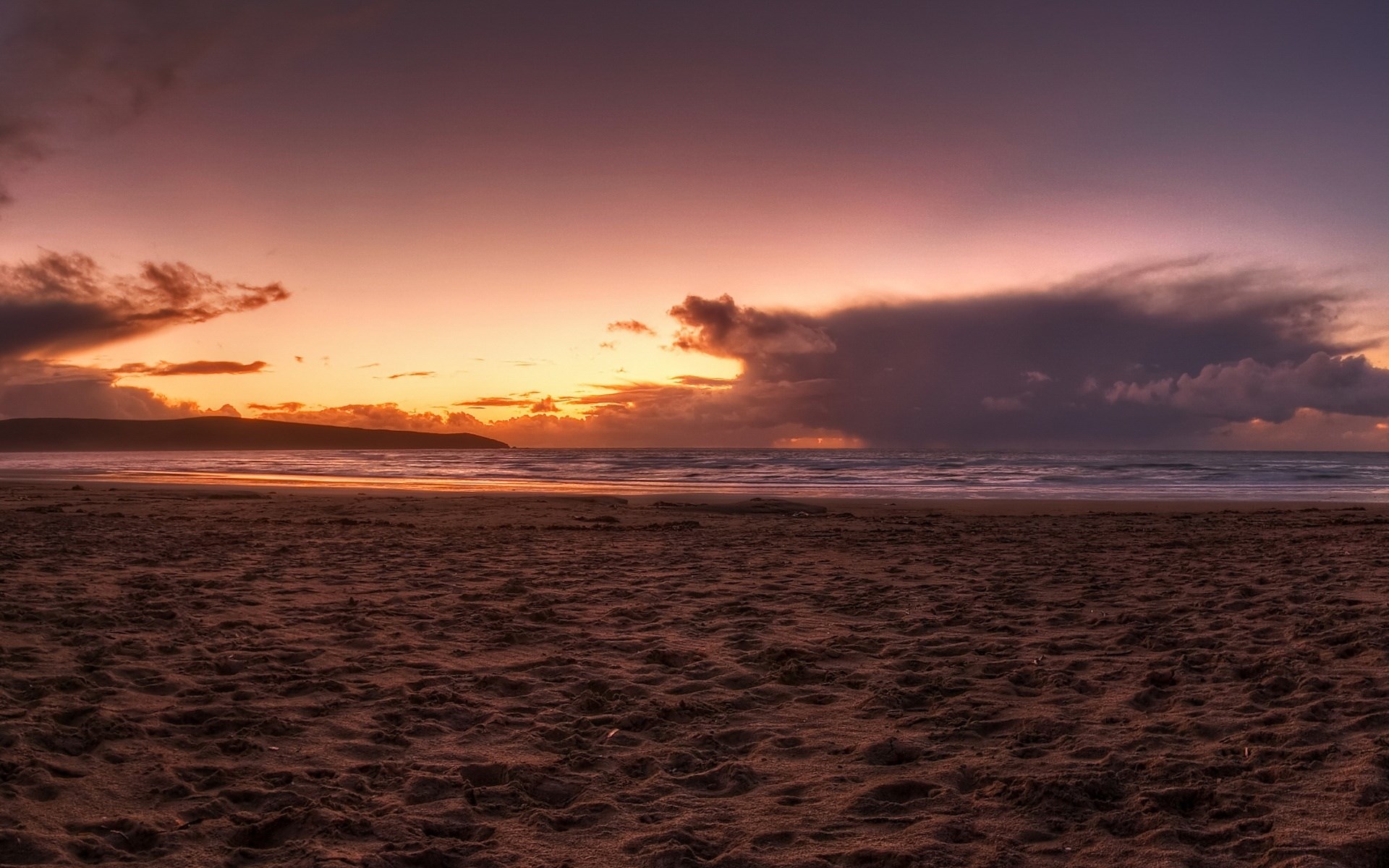 Beach at sunset with dramatic clouds HD Wallpaper