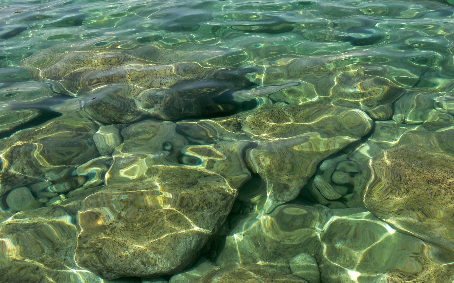 Sunlight on rocks under clear water HD Wallpaper